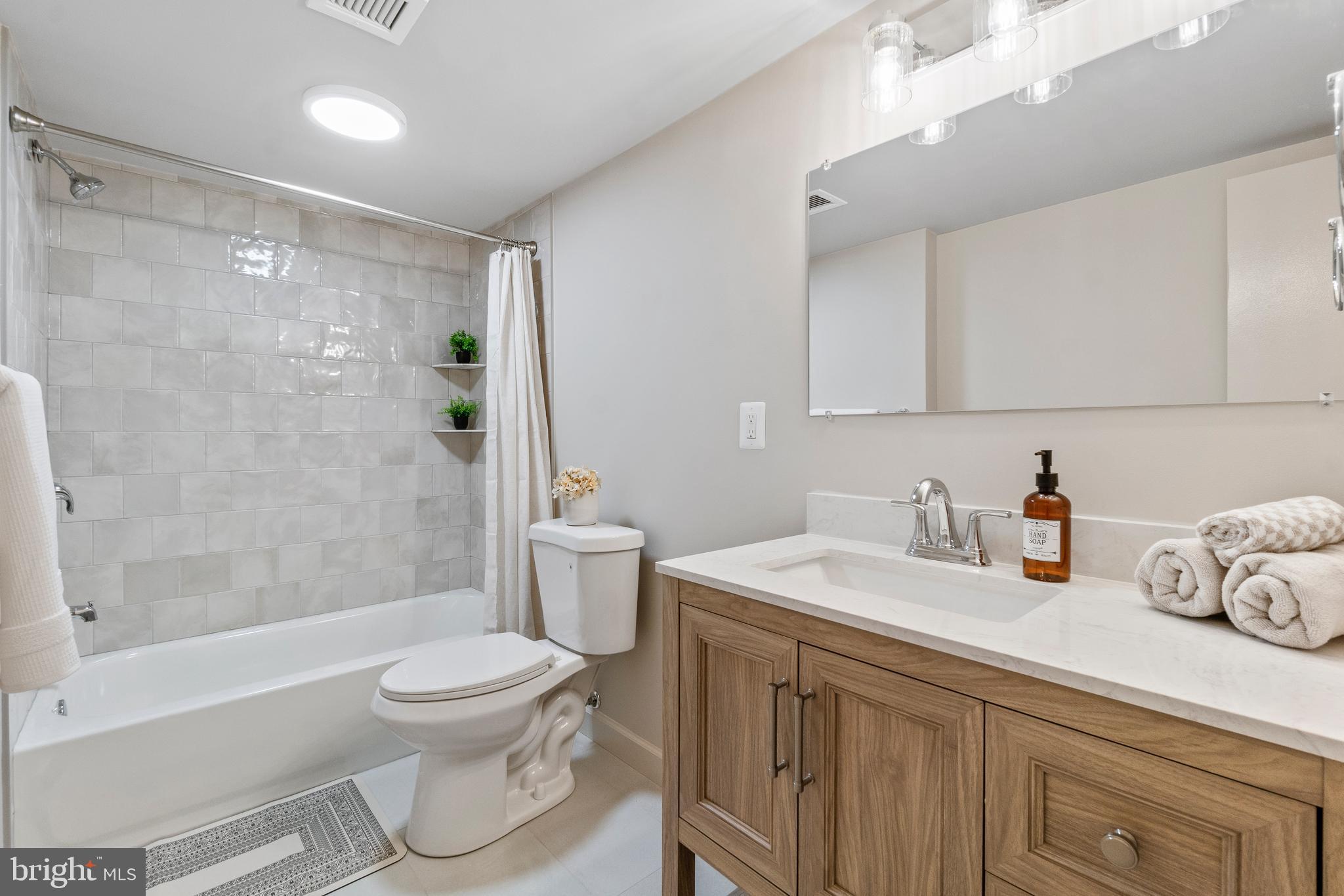 RIDGELY TOWSON CENTER - Residential
