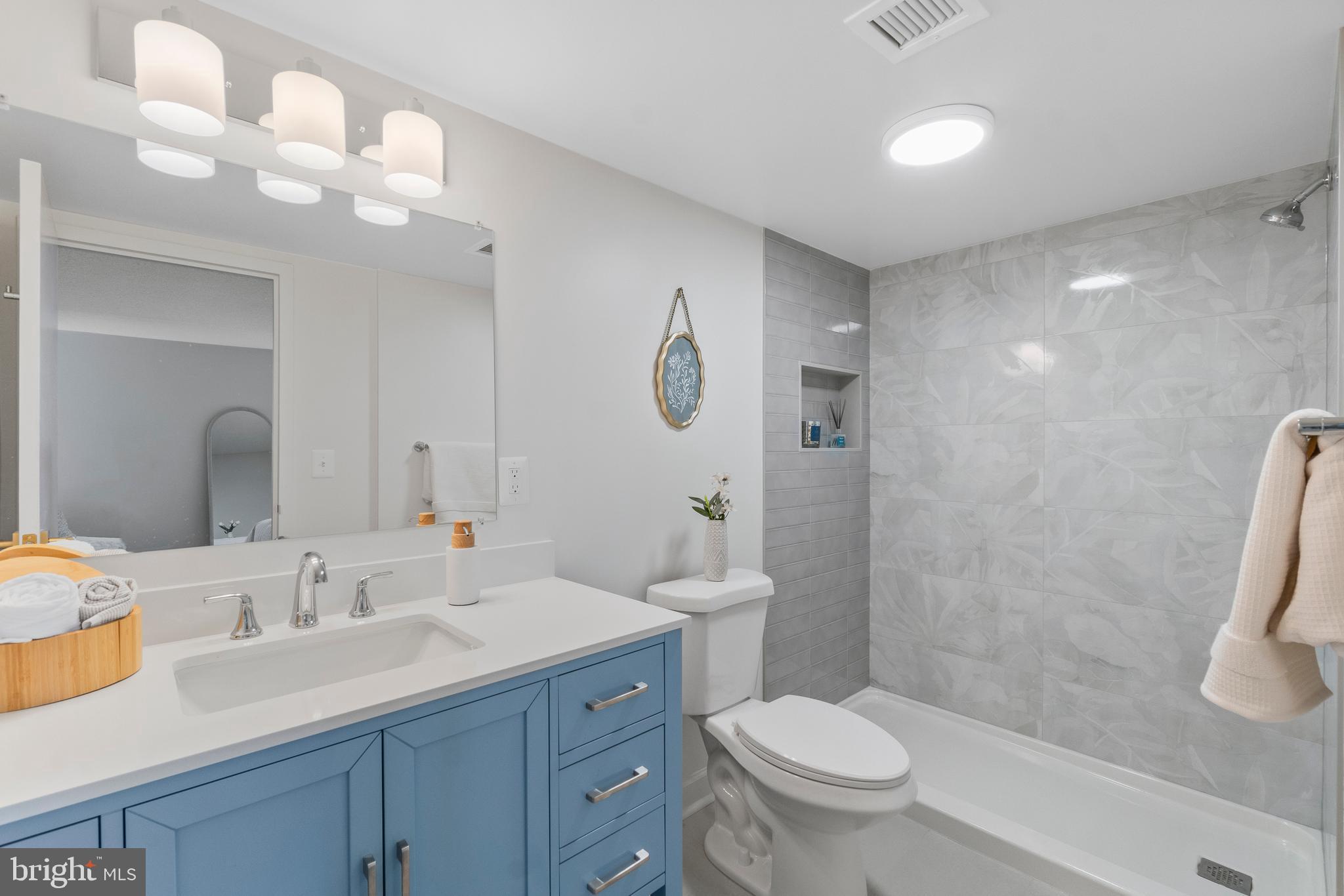 RIDGELY TOWSON CENTER - Residential