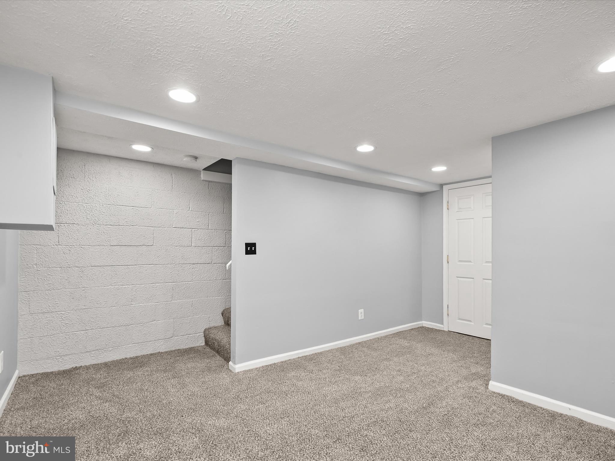 MEDFIELD - Residential