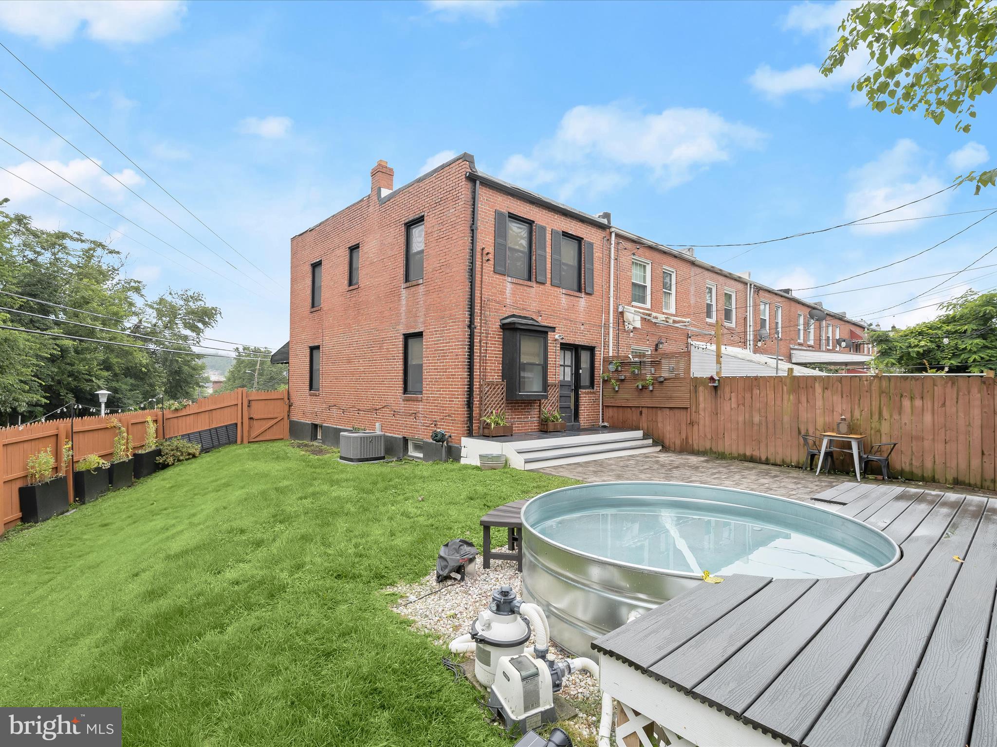 MEDFIELD - Residential