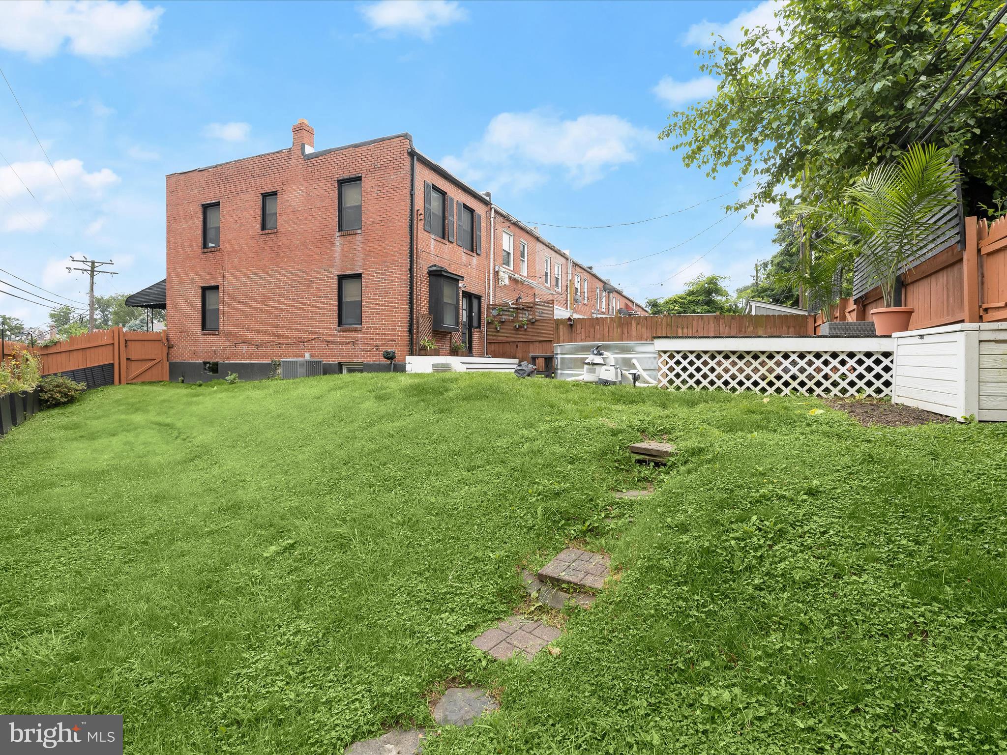 MEDFIELD - Residential