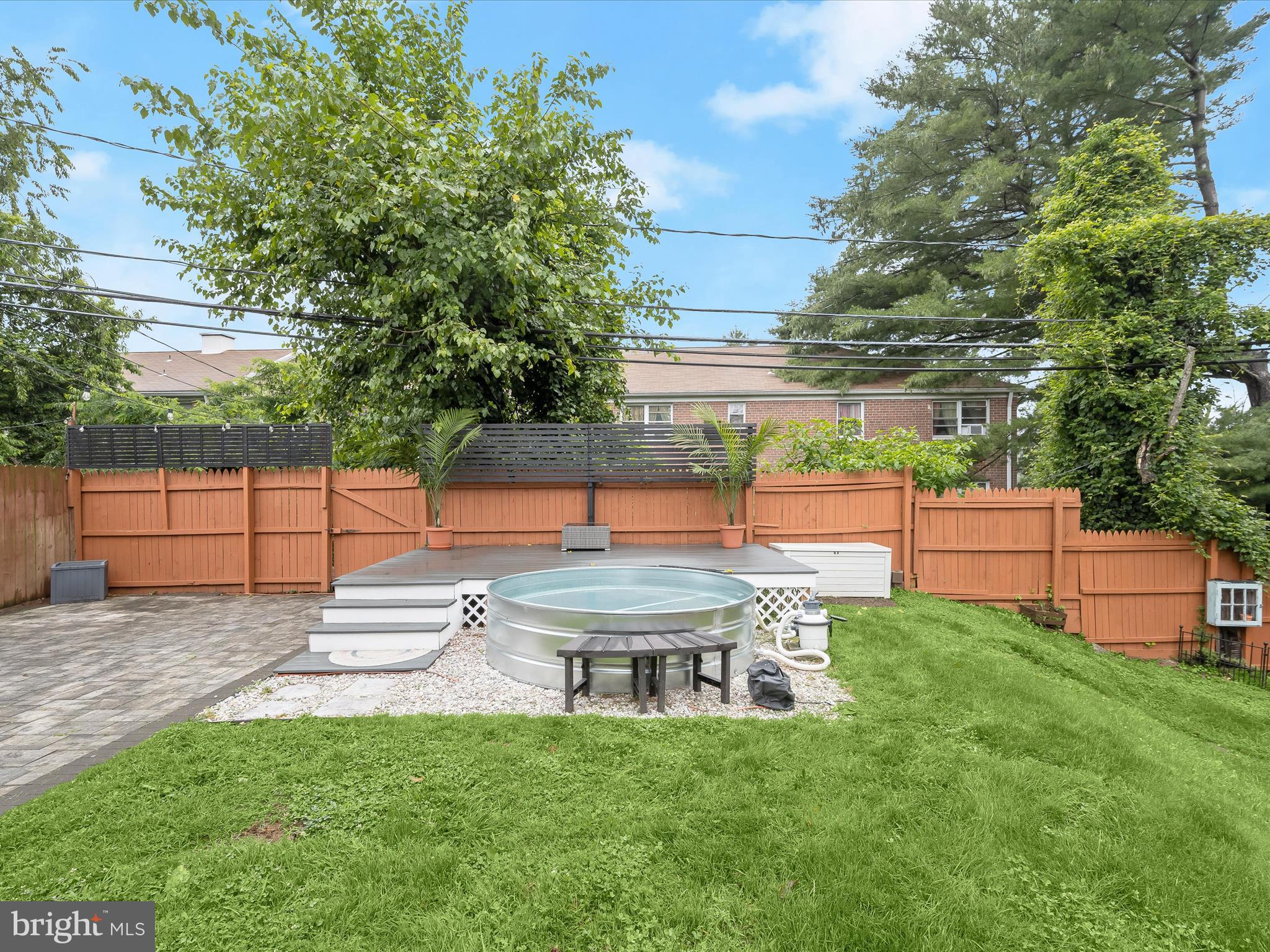 MEDFIELD - Residential