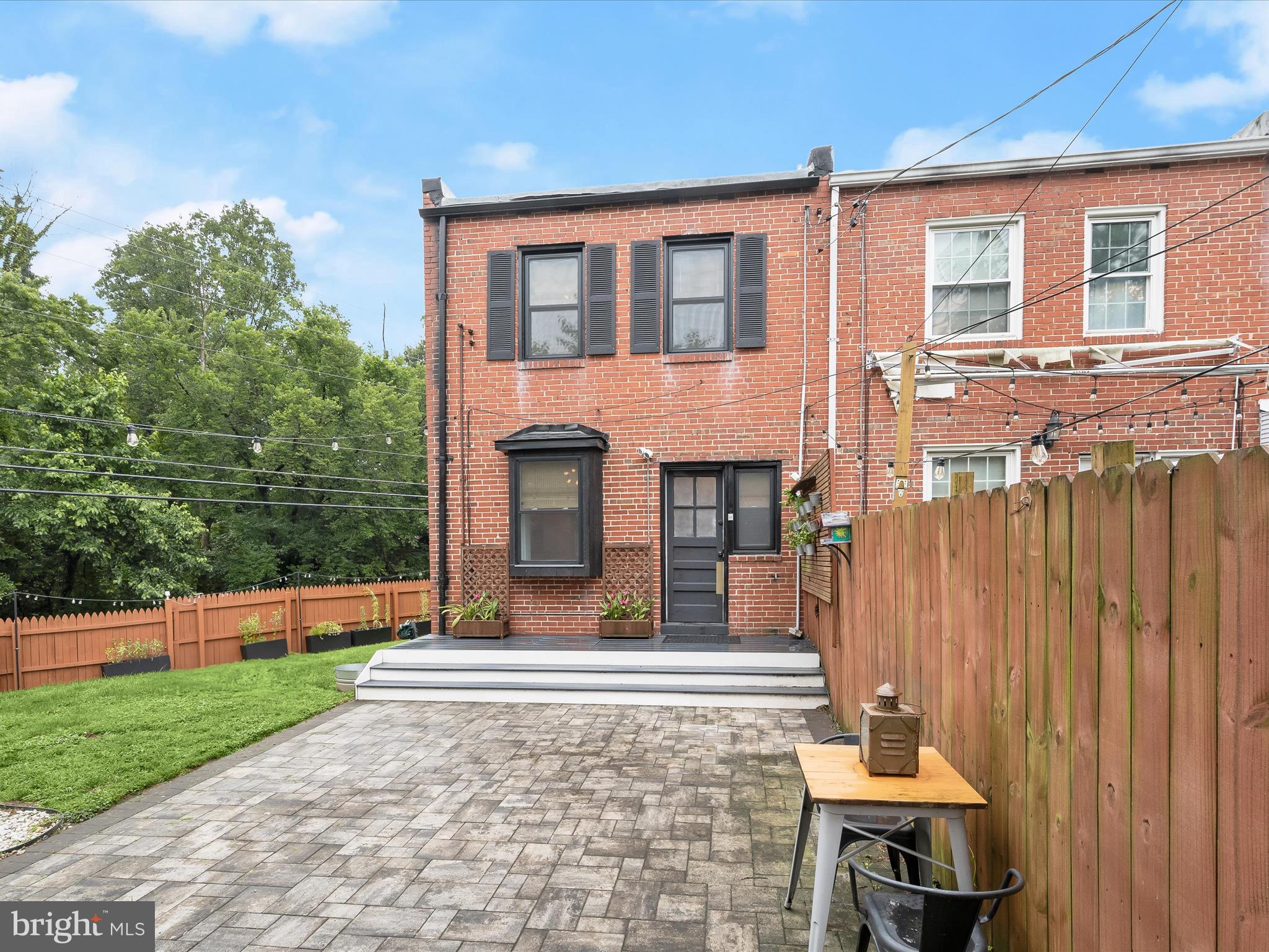 MEDFIELD - Residential