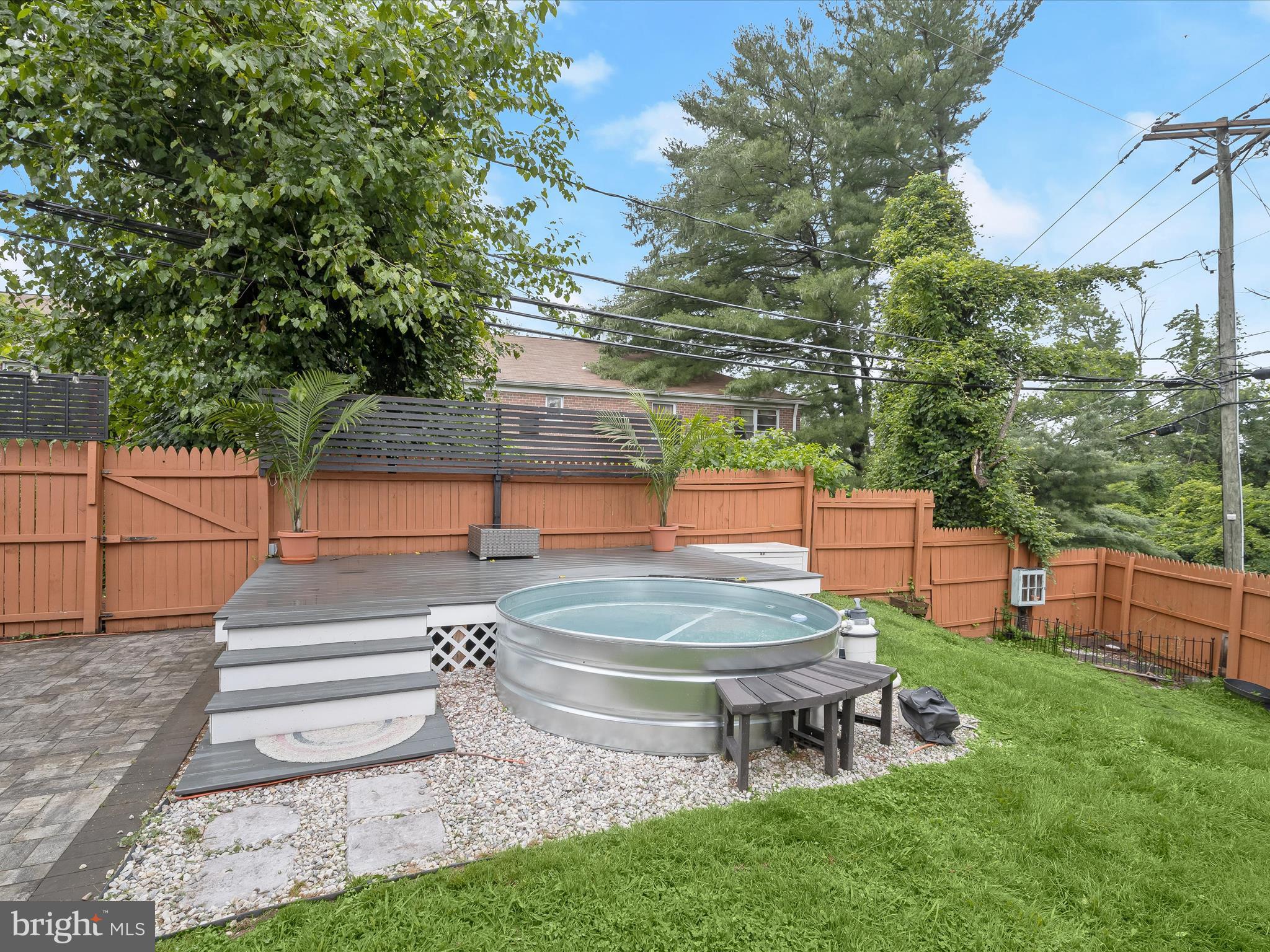 MEDFIELD - Residential