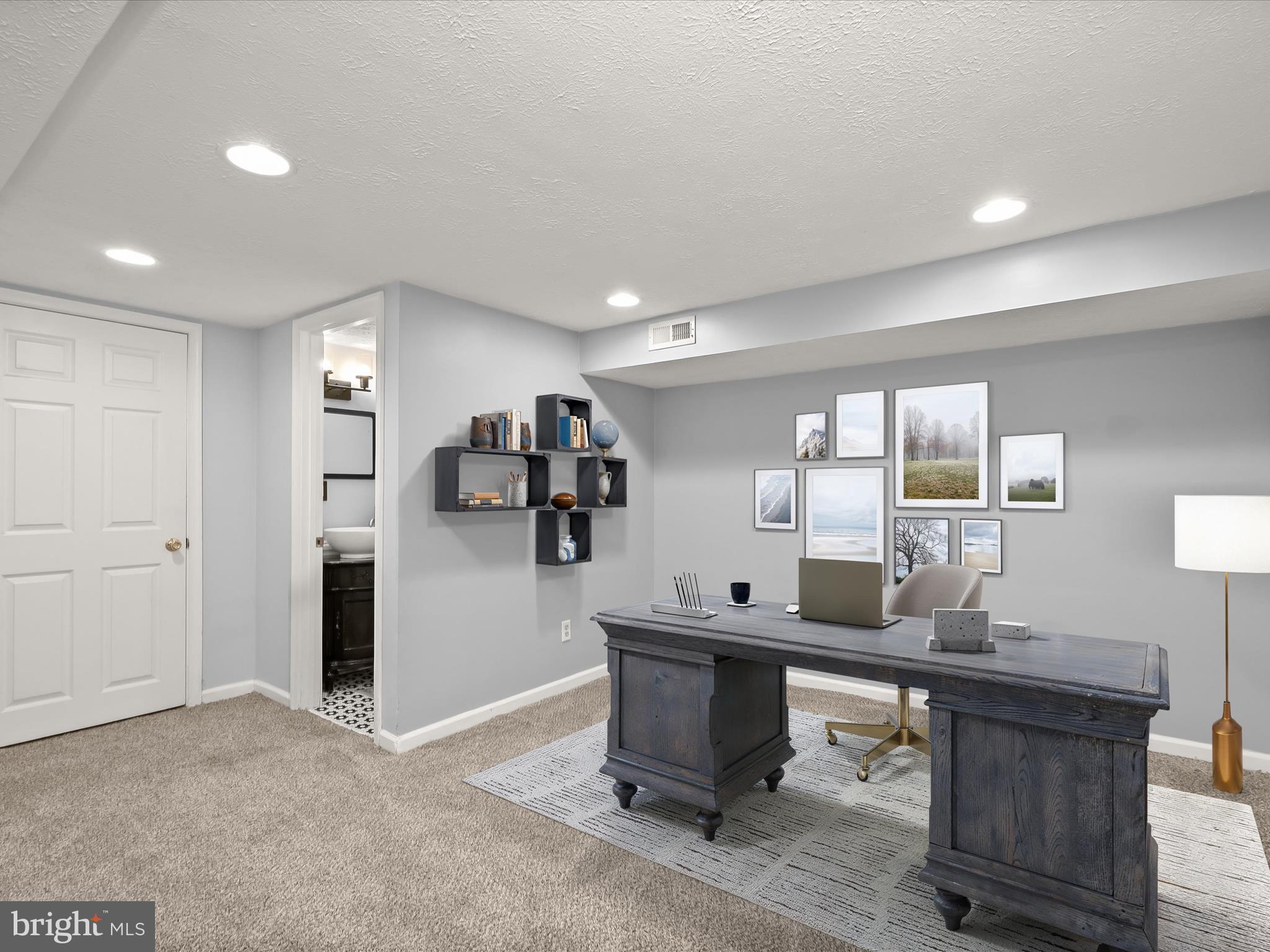 MEDFIELD - Residential