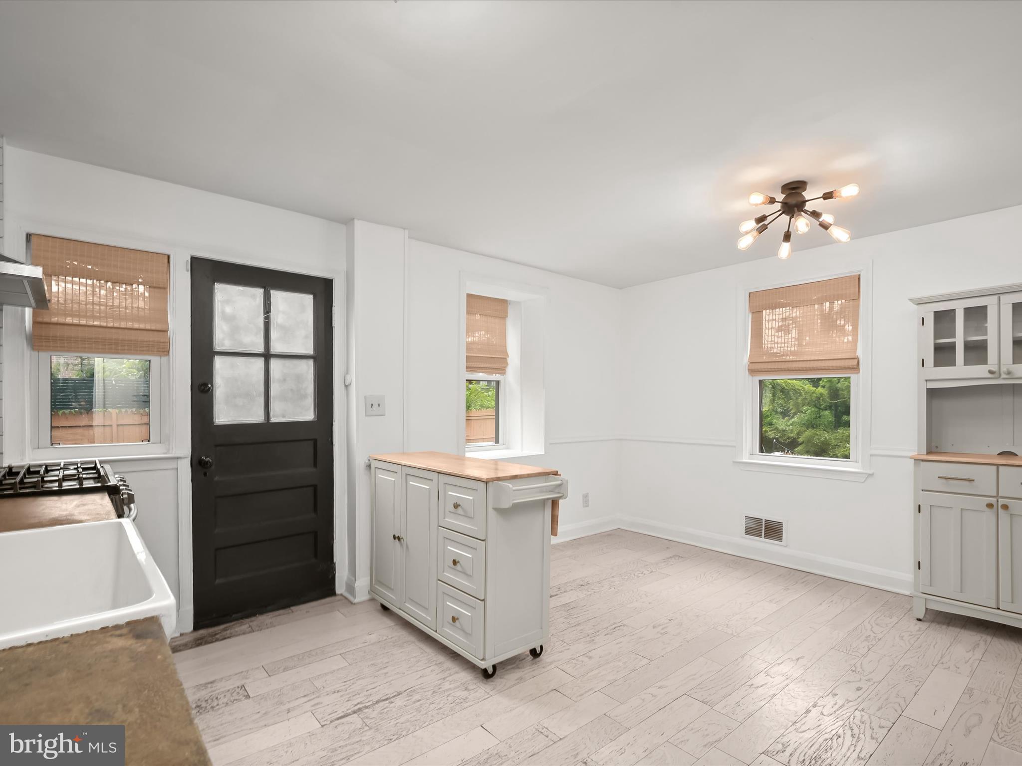 MEDFIELD - Residential