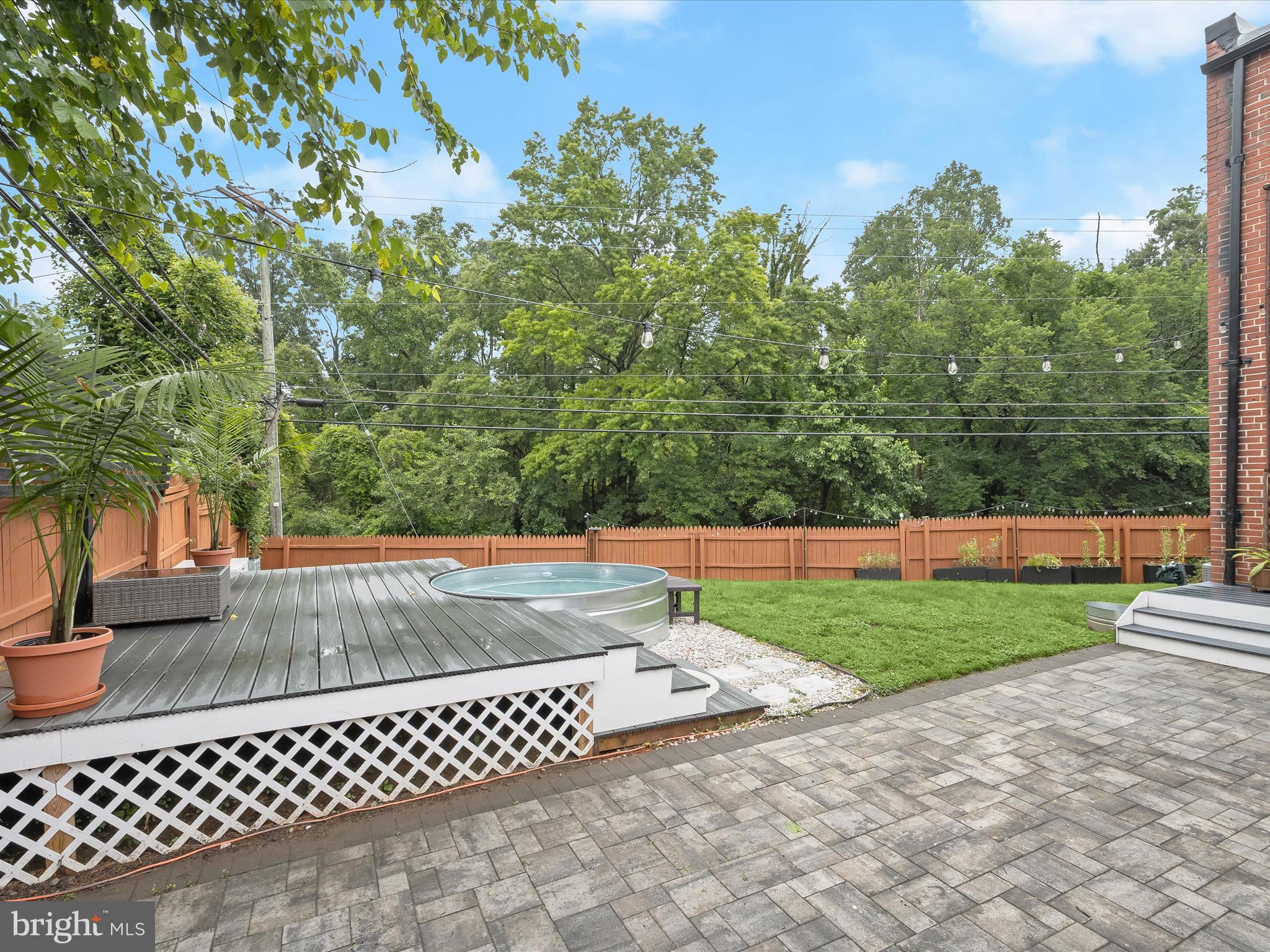 MEDFIELD - Residential