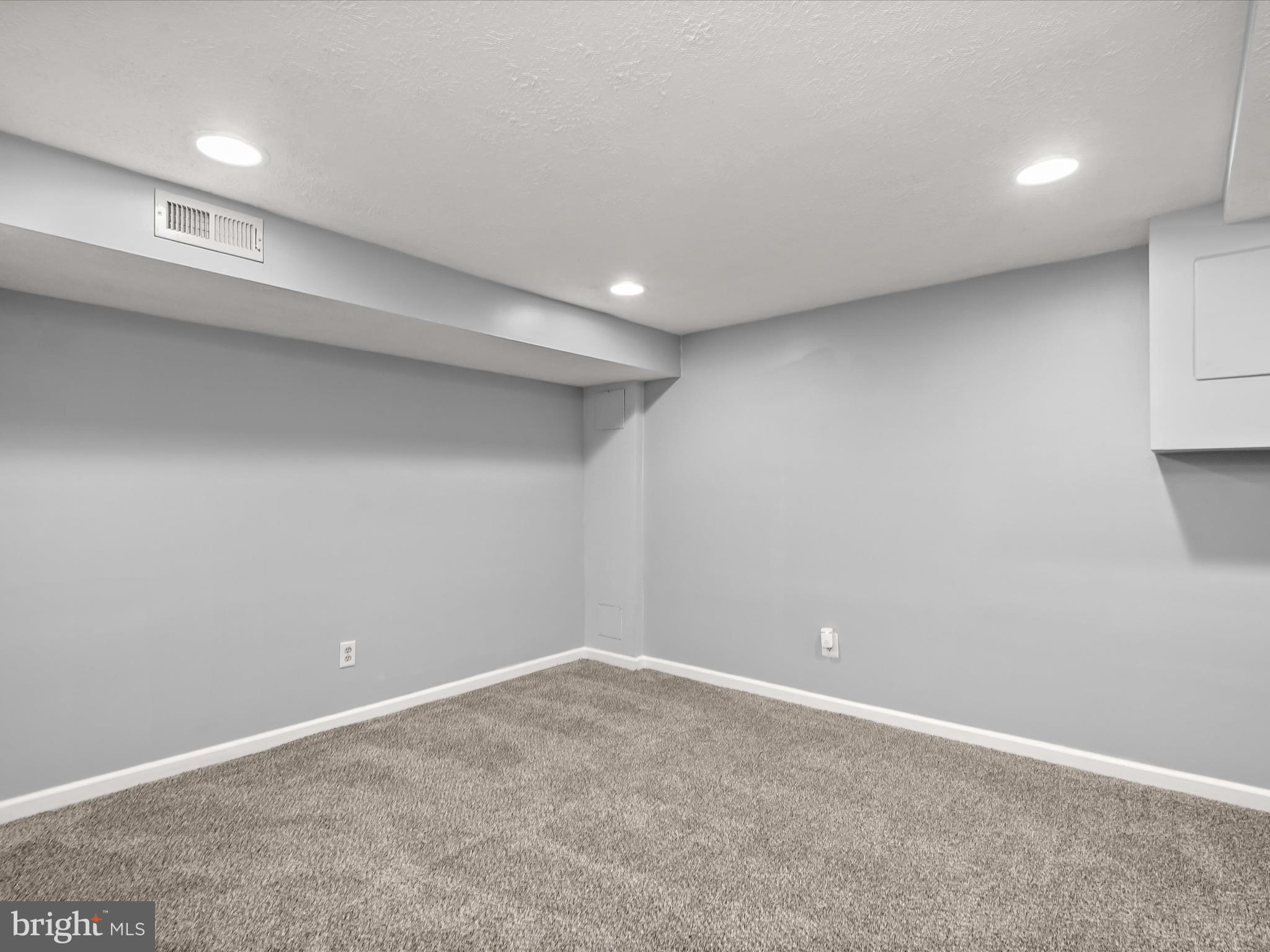 MEDFIELD - Residential