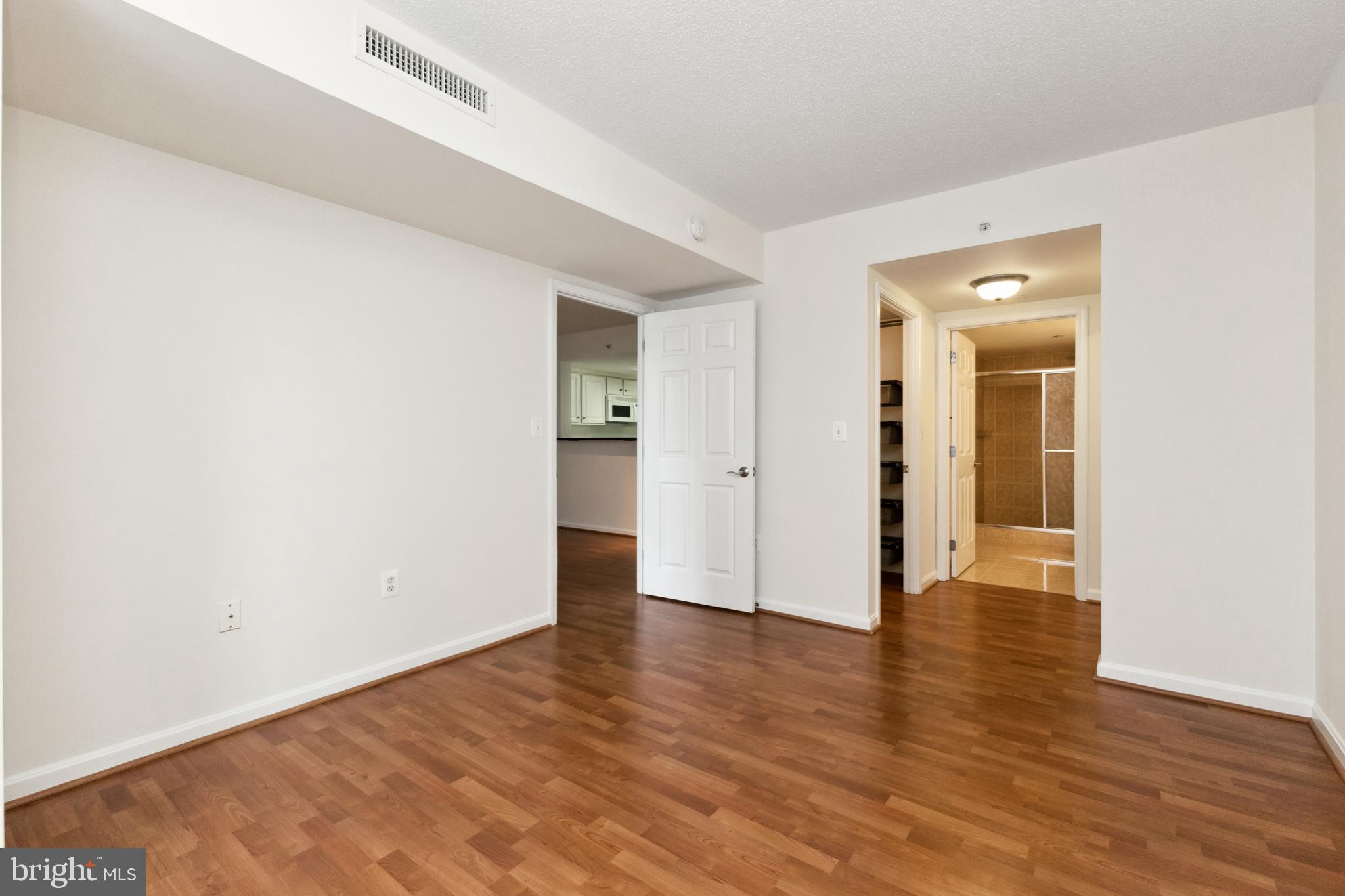 GALLERY AT WHITE FLINT - Residential