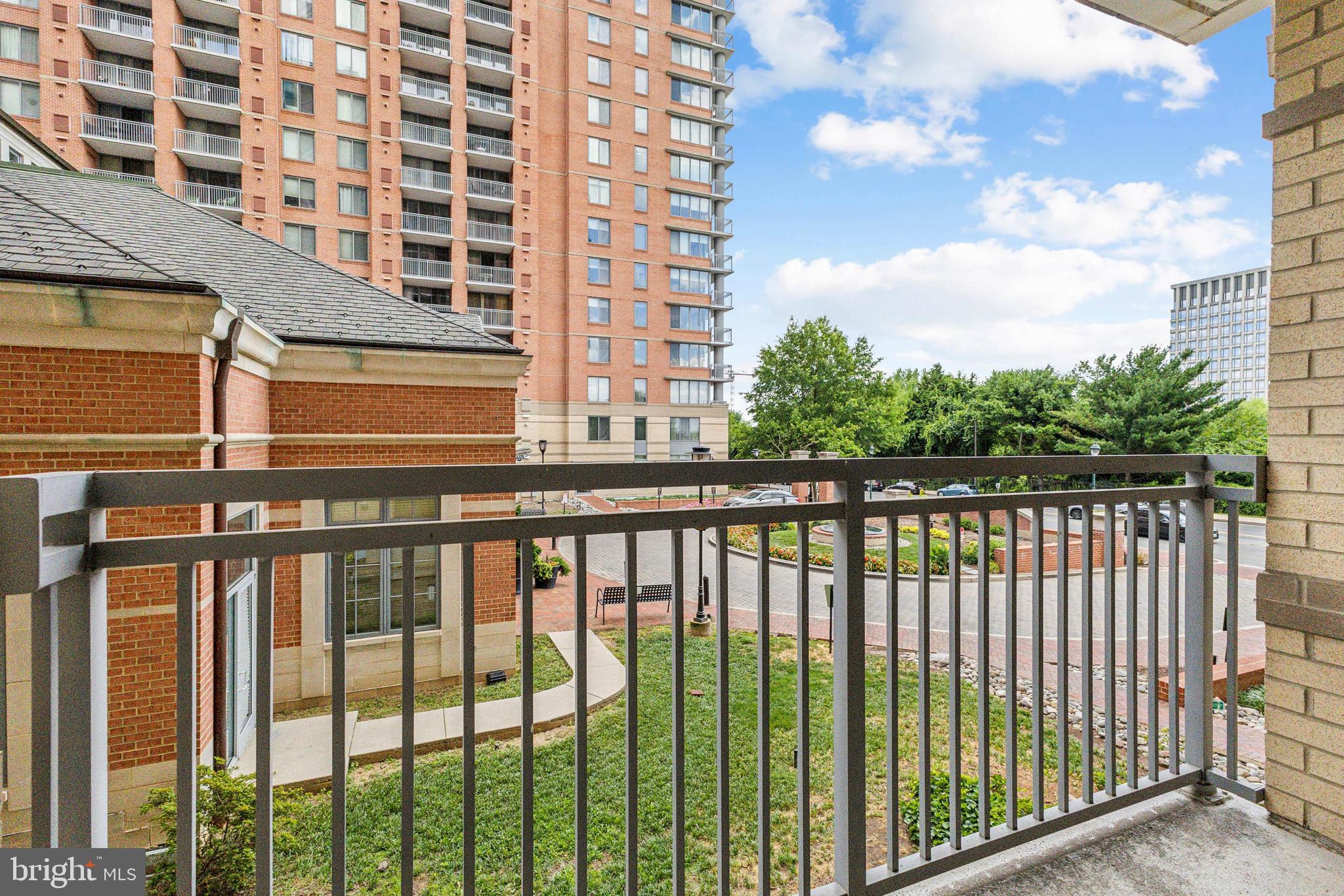 GALLERY AT WHITE FLINT - Residential