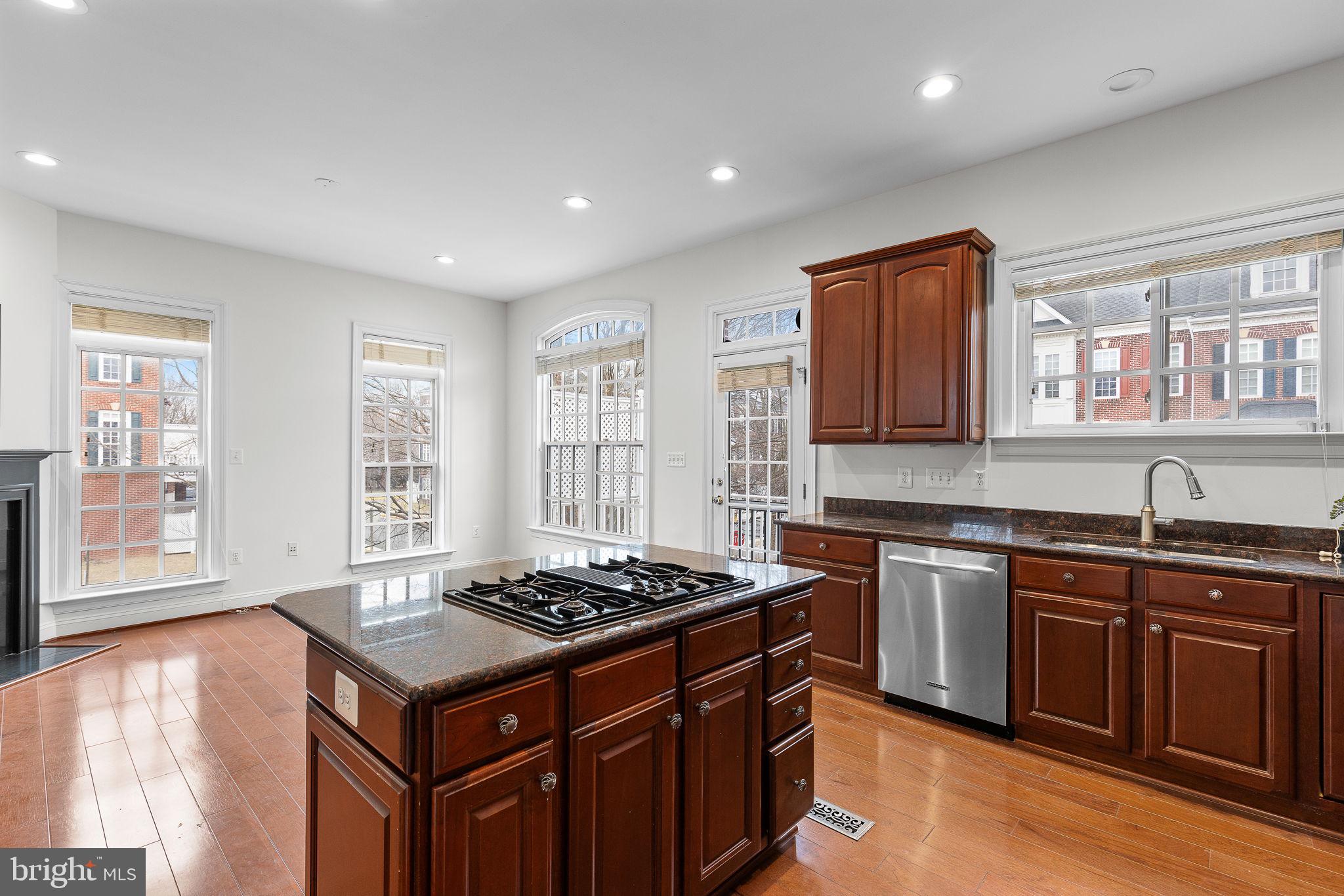 FAIRFAX GATEWAY - Residential