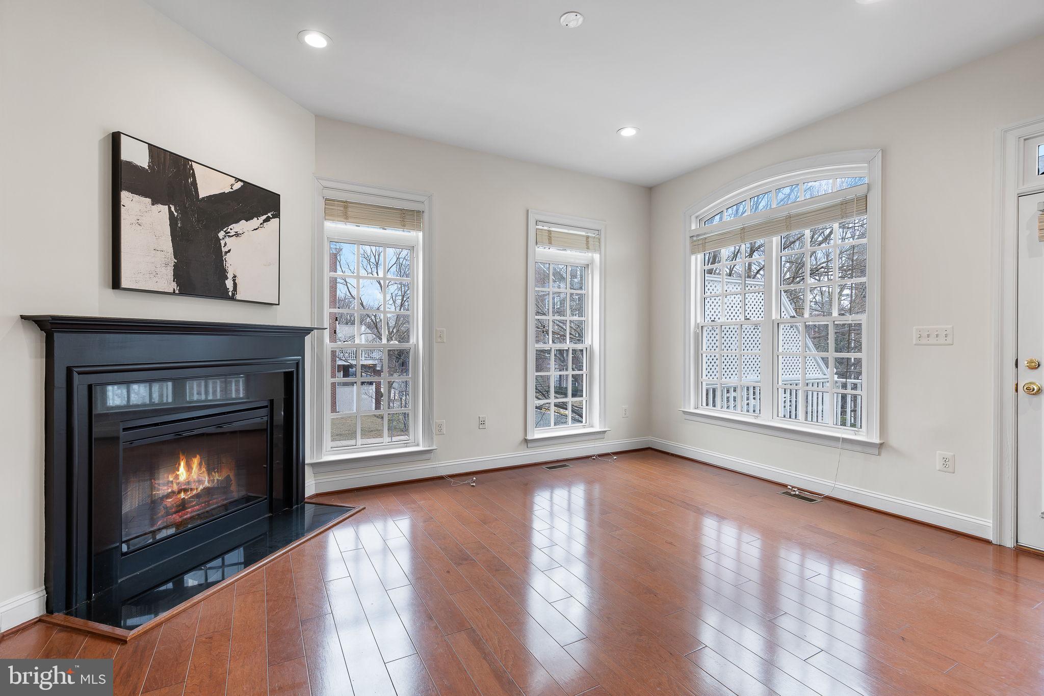 FAIRFAX GATEWAY - Residential