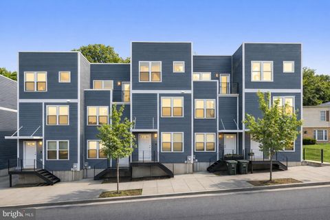 2210 HUNTER PLACE SE WASHINGTON DC 20020