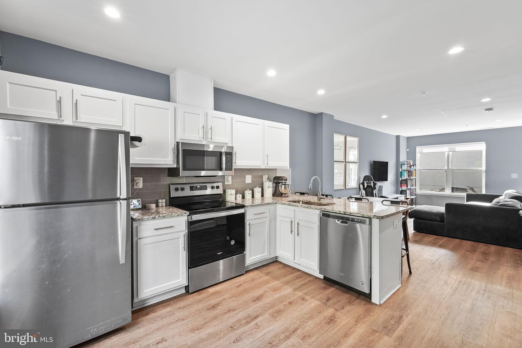 2210 HUNTER PLACE SE