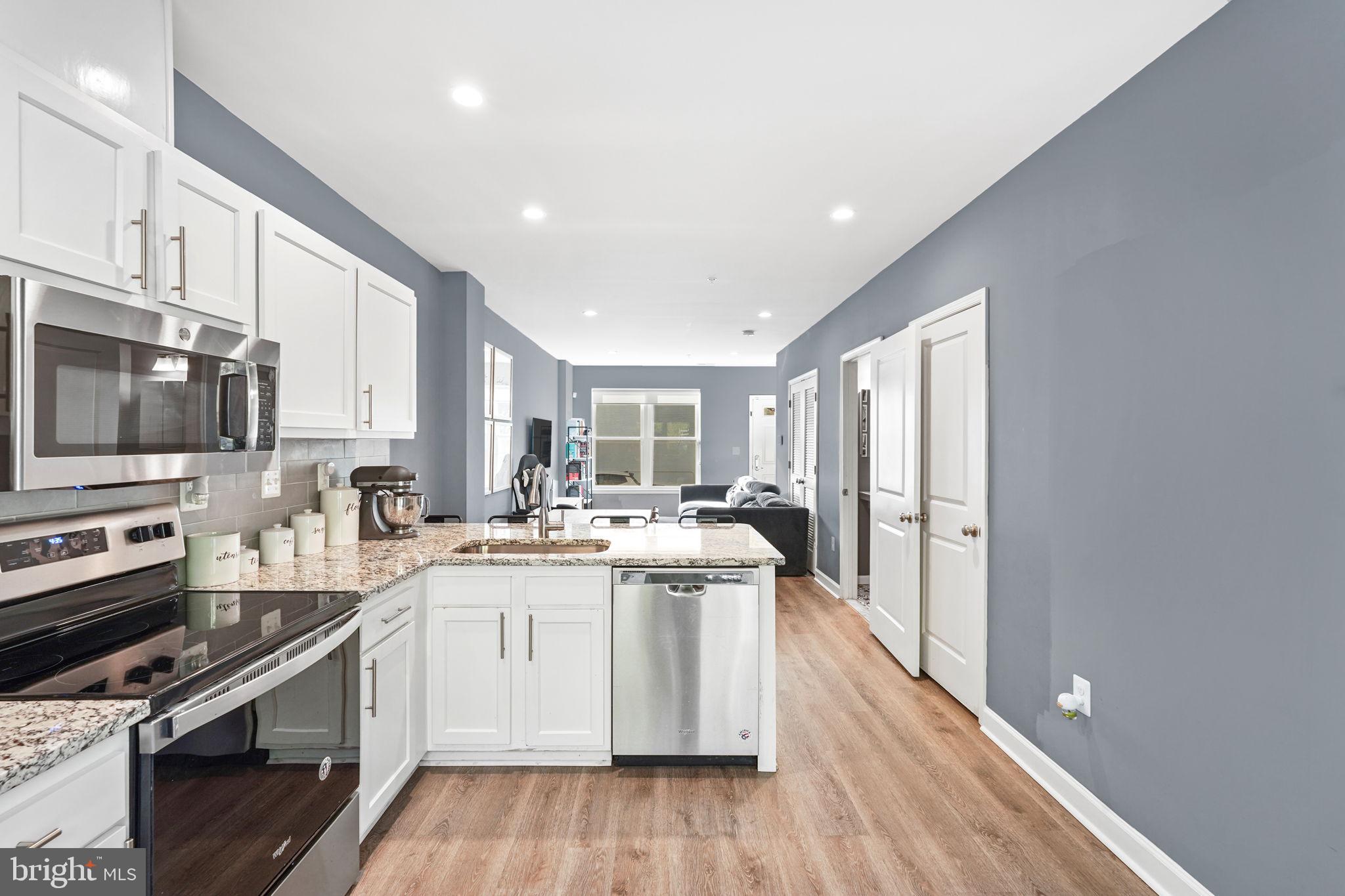 2210 HUNTER PLACE SE