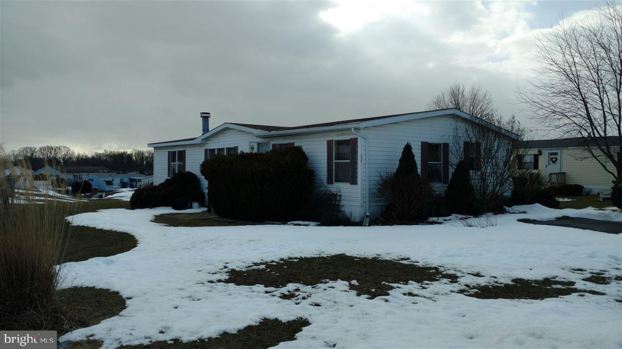 1990 double wide value priced and in need of some repairs and cosmetics. All offers subject to bankruptcy court and lien holder approval. Last sold in 1995 for 35,000.