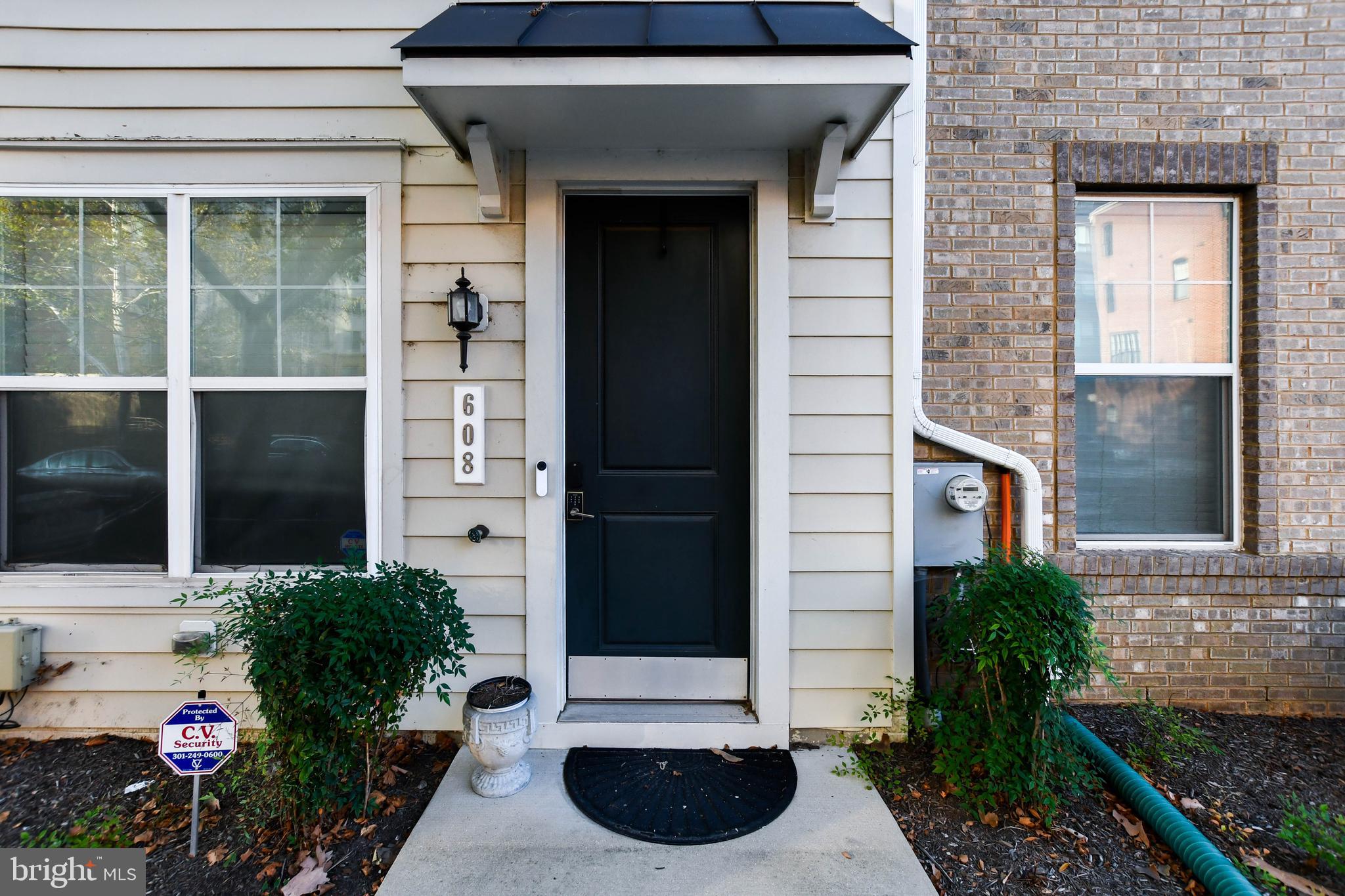 608 PARKSIDE PLACE NE