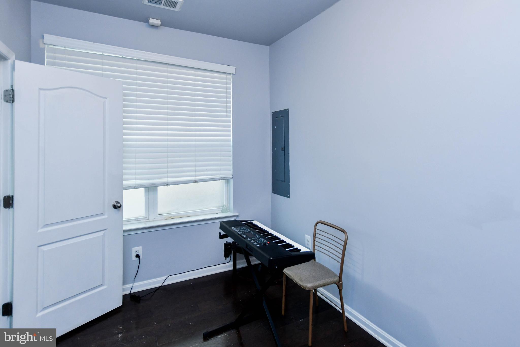 608 PARKSIDE PLACE NE