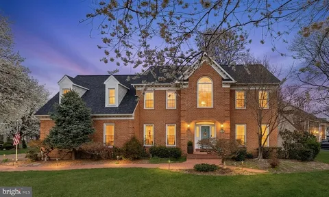 8605 Woodwren Terrace, Fairfax Station, VA MLS: VAFX2298814