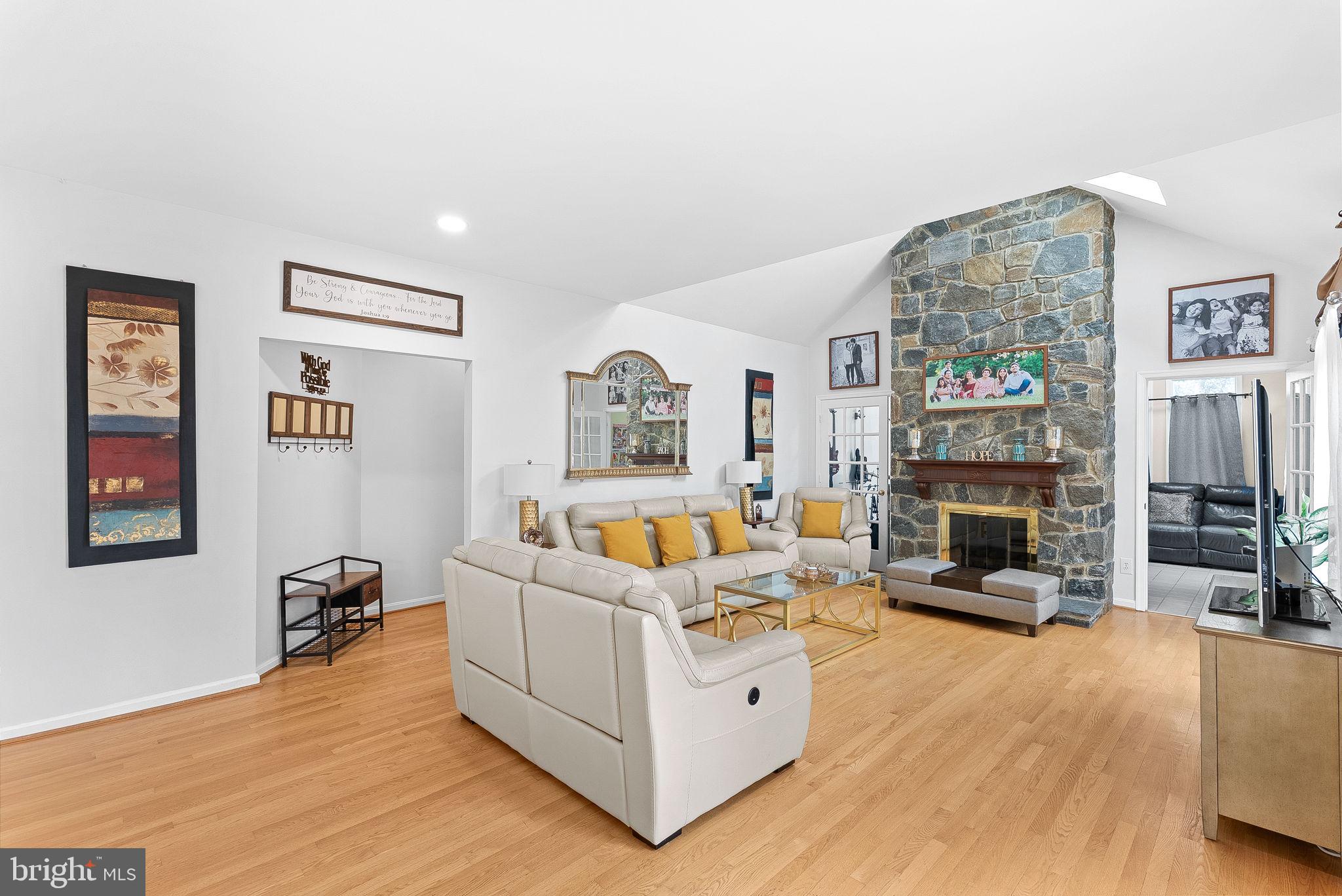 CROSSPOINTE - Residential