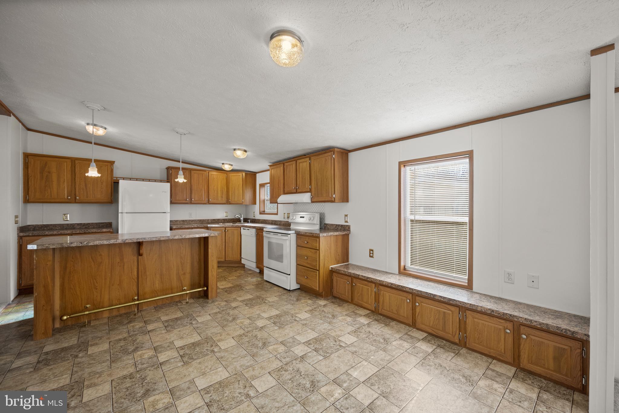 BRENTWOOD MANOR - Residential