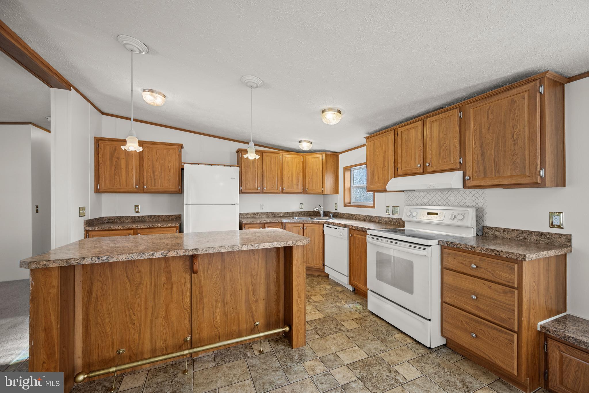 BRENTWOOD MANOR - Residential