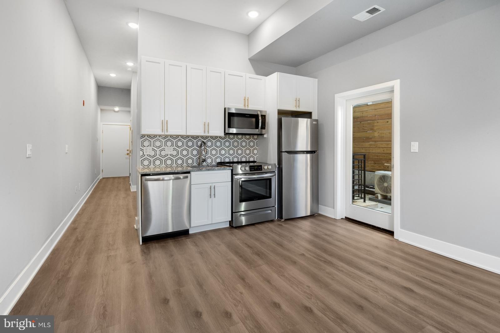 2119 N FRONT STREET 101