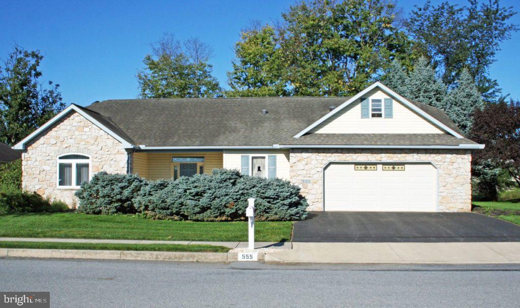 Photo of 555 Blossom Trl, MOUNT JOY, PA 17552 (MLS # PALA2096946)