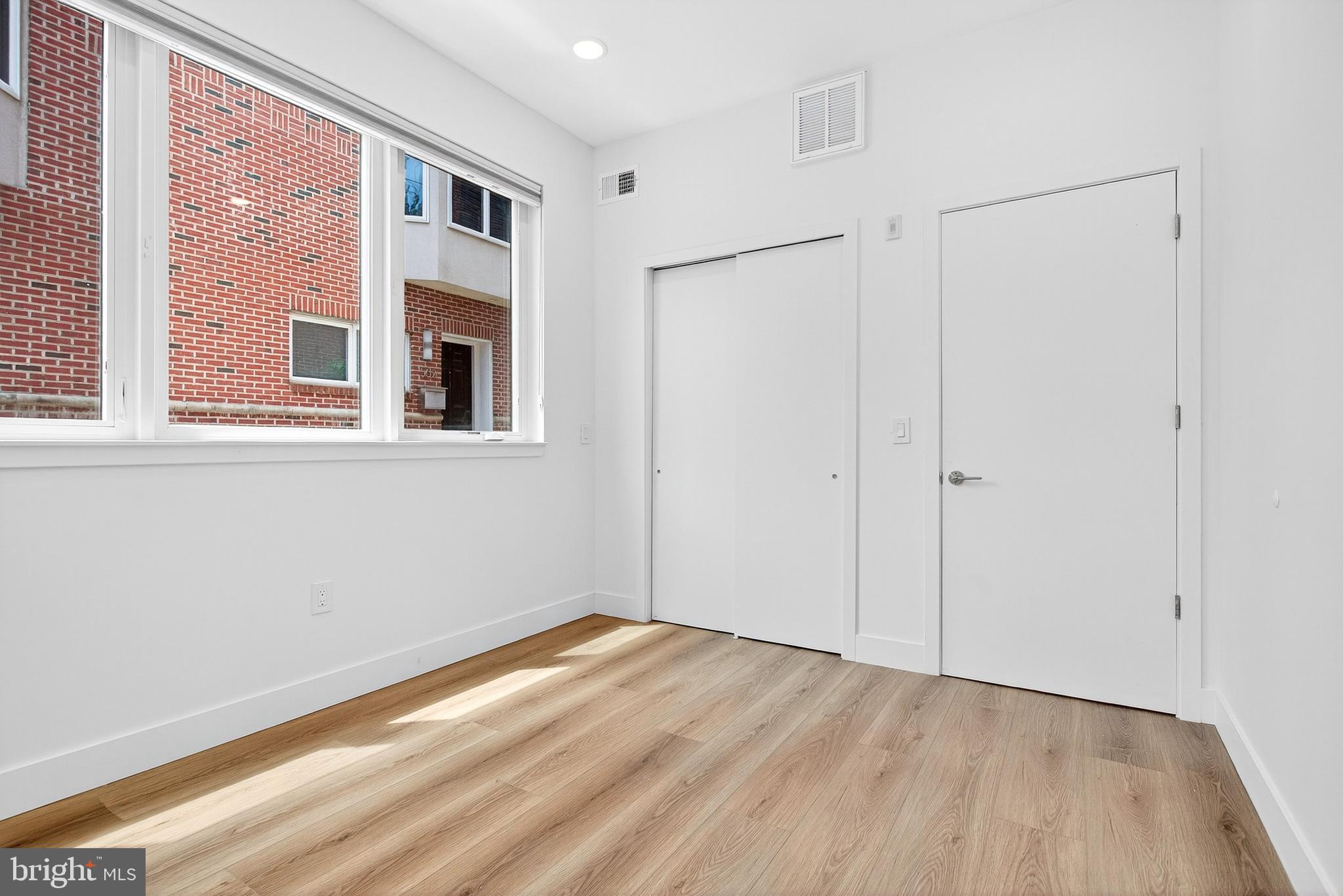 QUEEN VILLAGE - Residential Lease