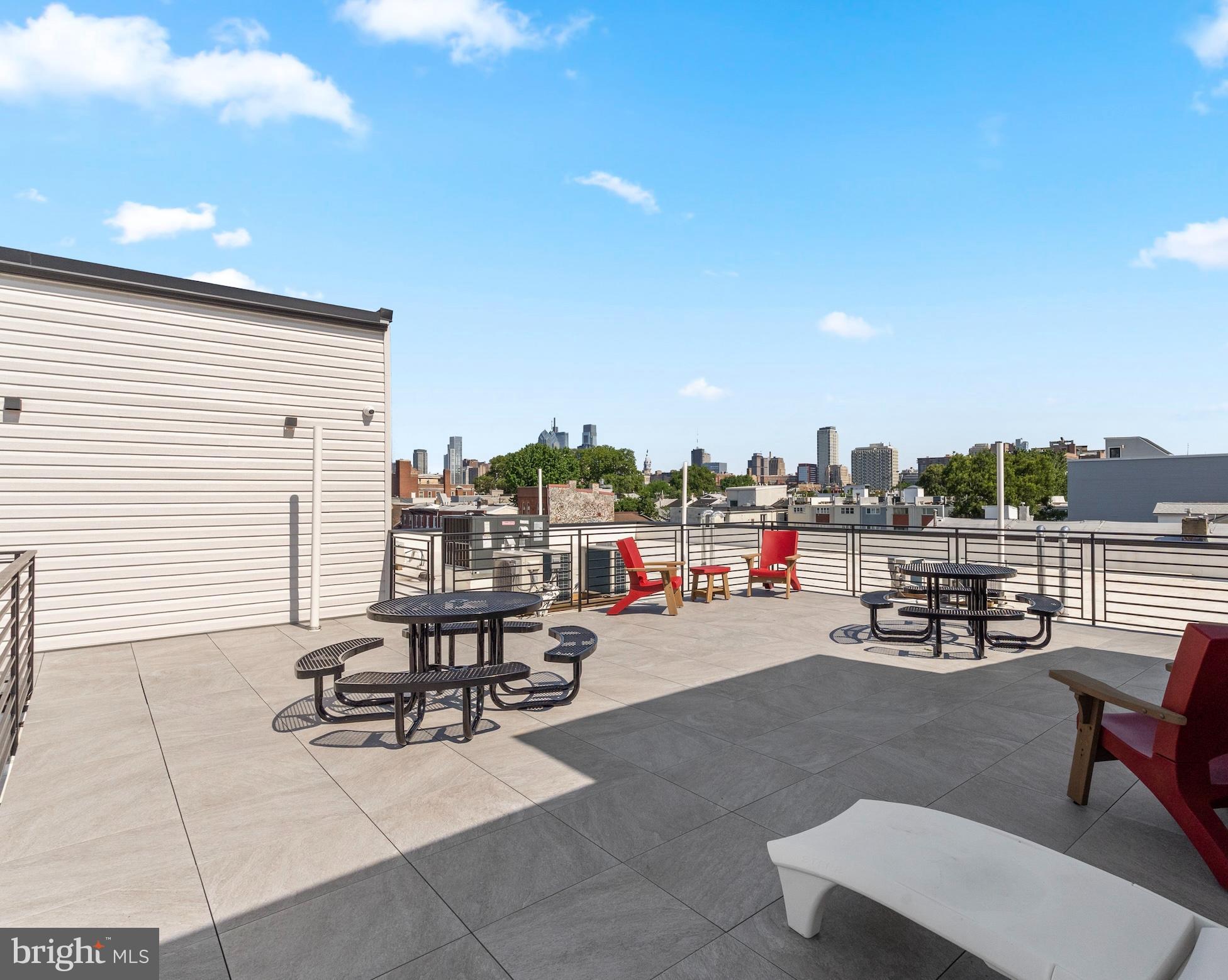 QUEEN VILLAGE - Residential Lease