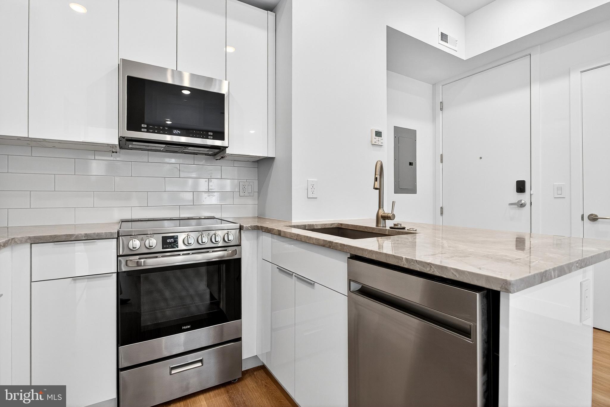 QUEEN VILLAGE - Residential Lease