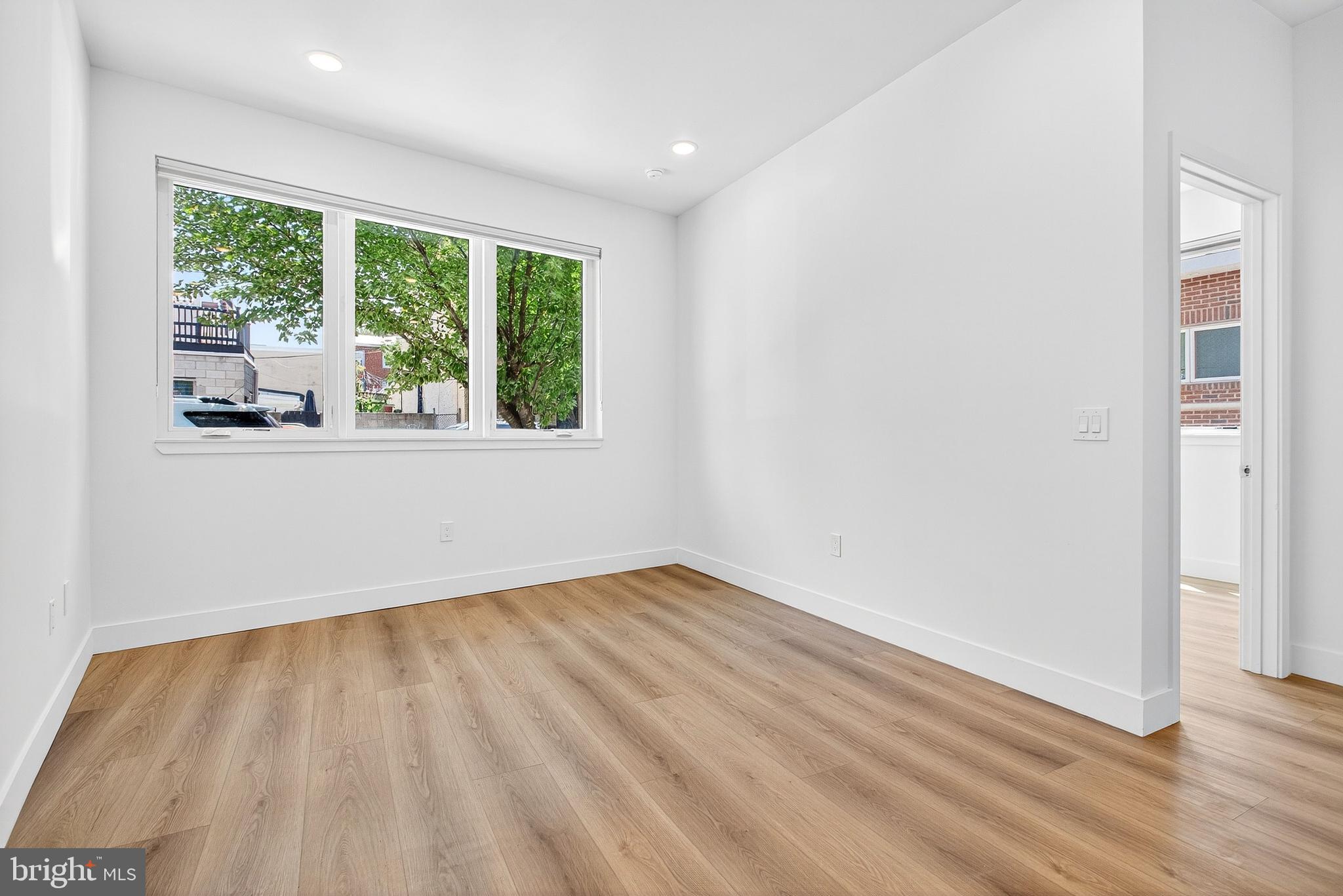 QUEEN VILLAGE - Residential Lease