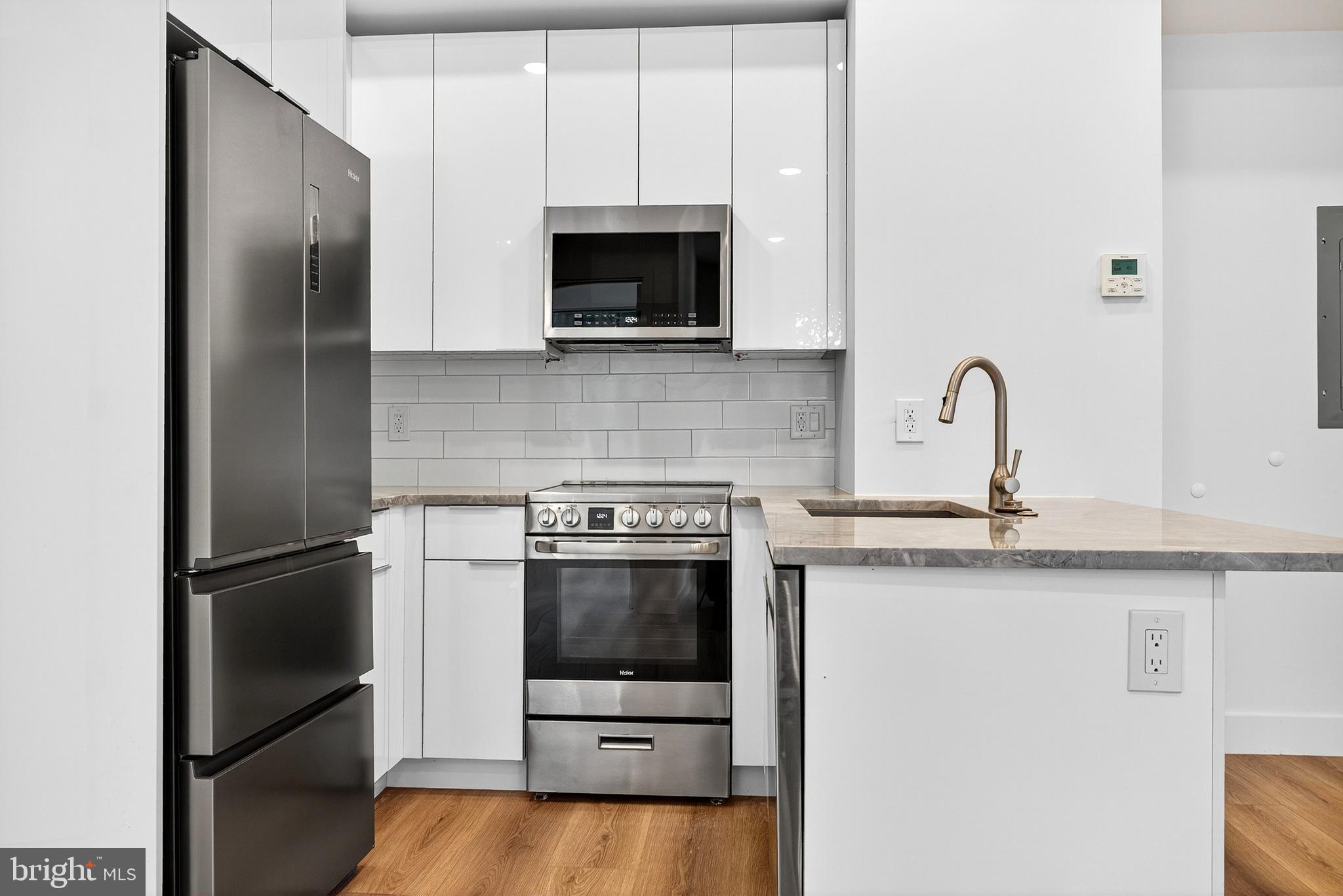 QUEEN VILLAGE - Residential Lease