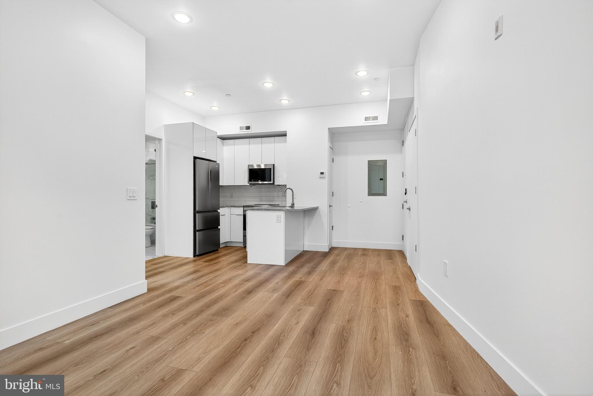 QUEEN VILLAGE - Residential Lease