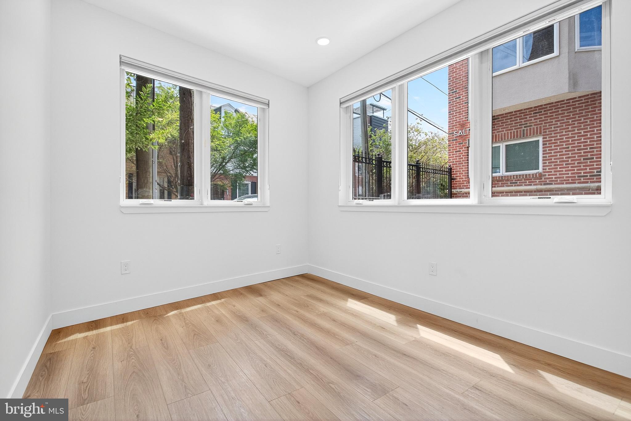 QUEEN VILLAGE - Residential Lease