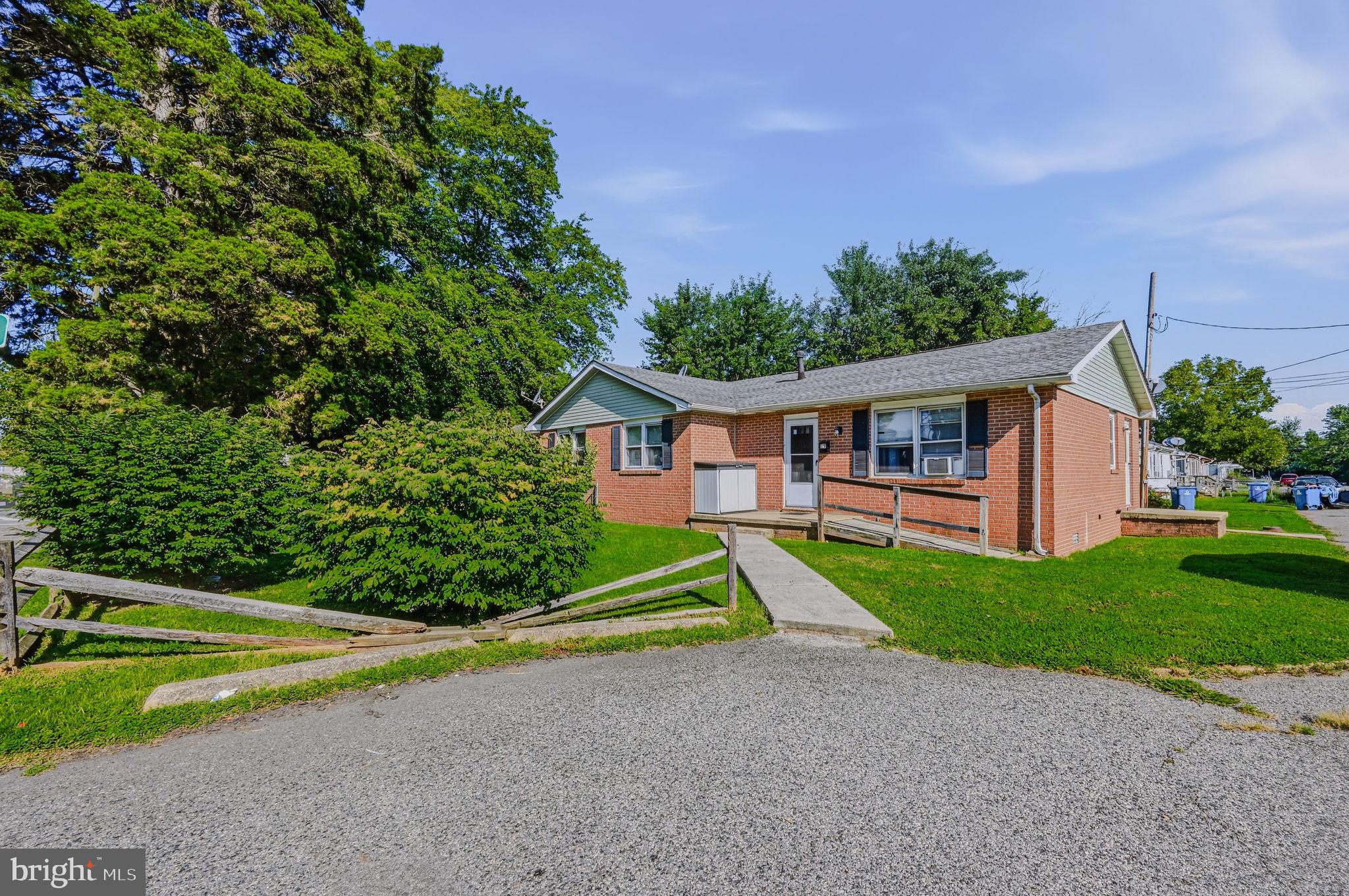 19 HOLLINGSWORTH MNR