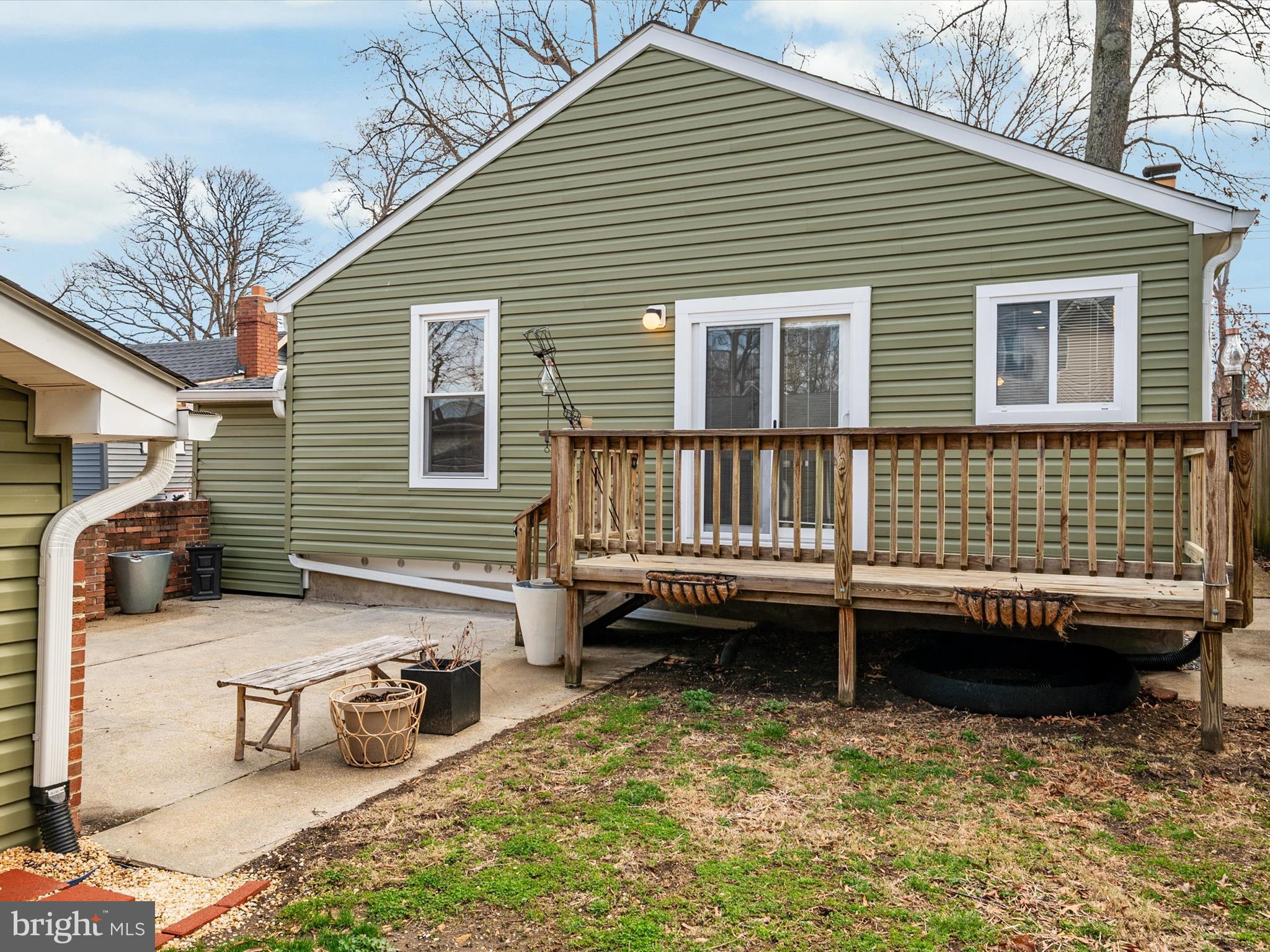 WOODLAND BEACH - Residential