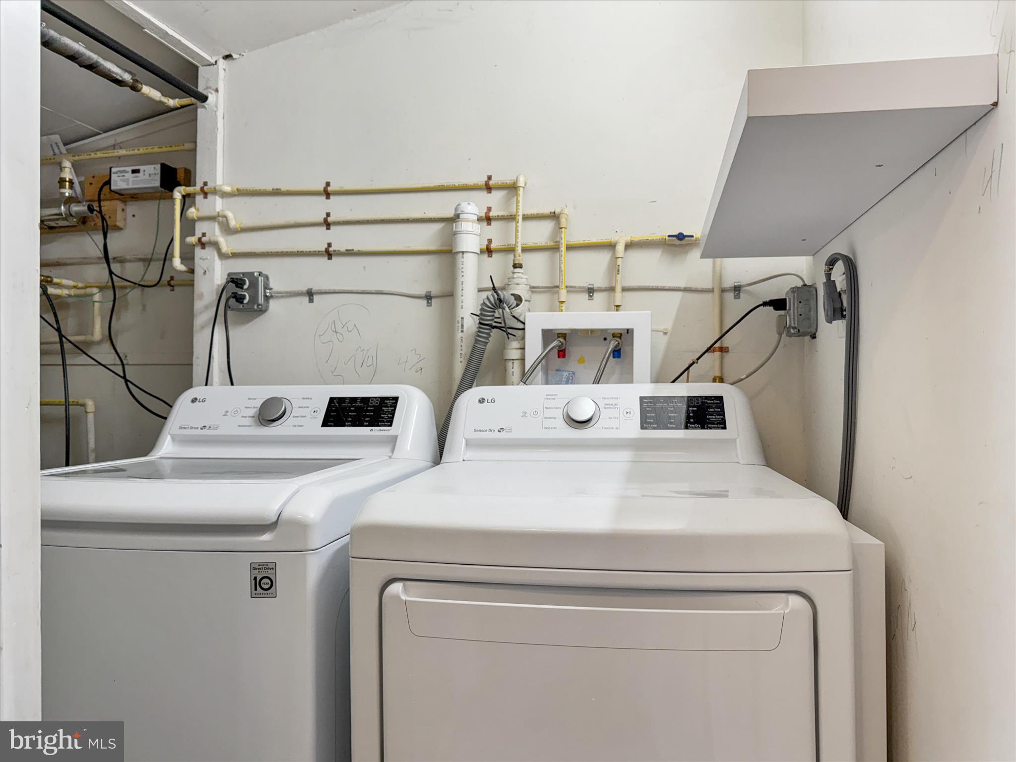 WOODLAND BEACH - Residential