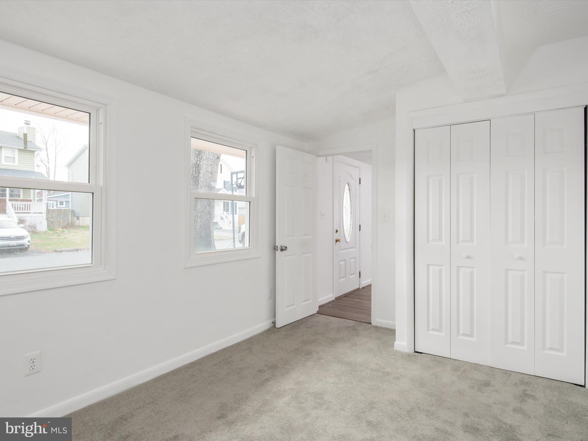 WOODLAND BEACH - Residential