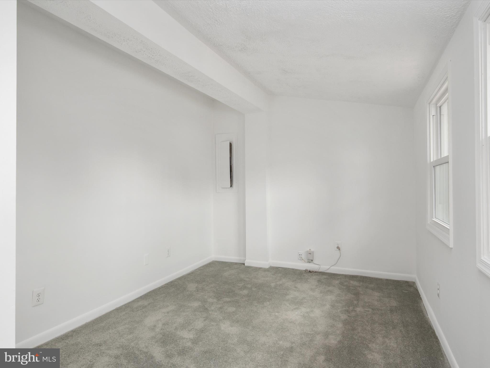 WOODLAND BEACH - Residential