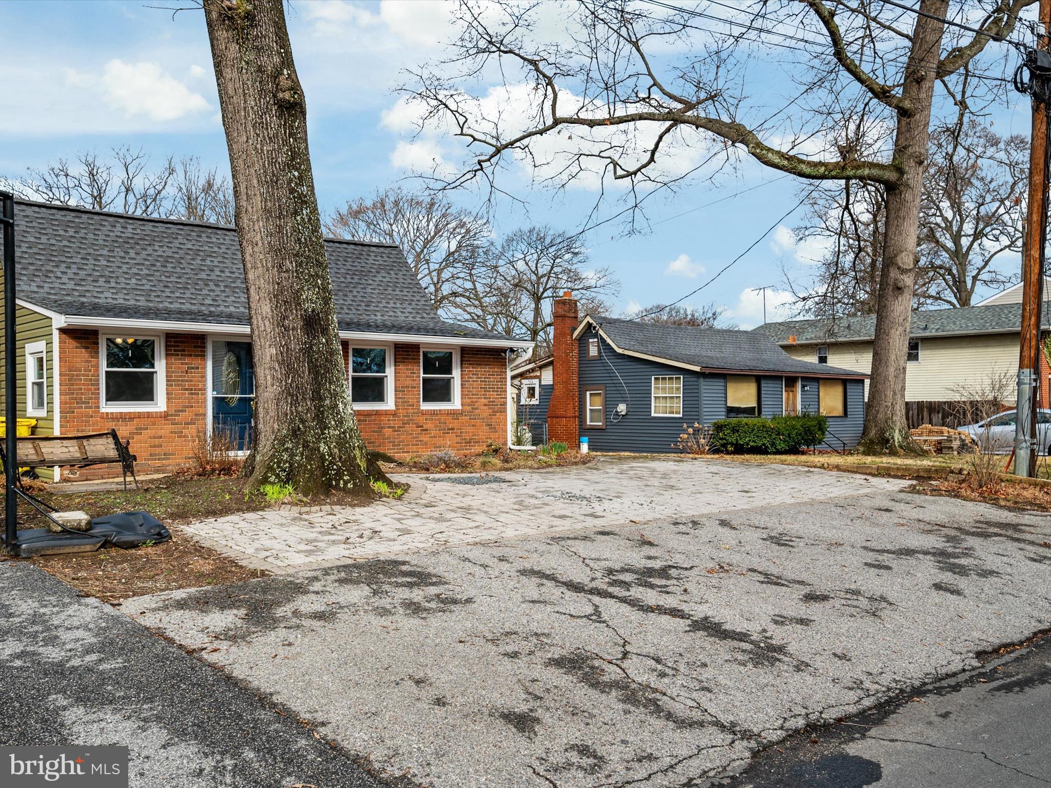 WOODLAND BEACH - Residential