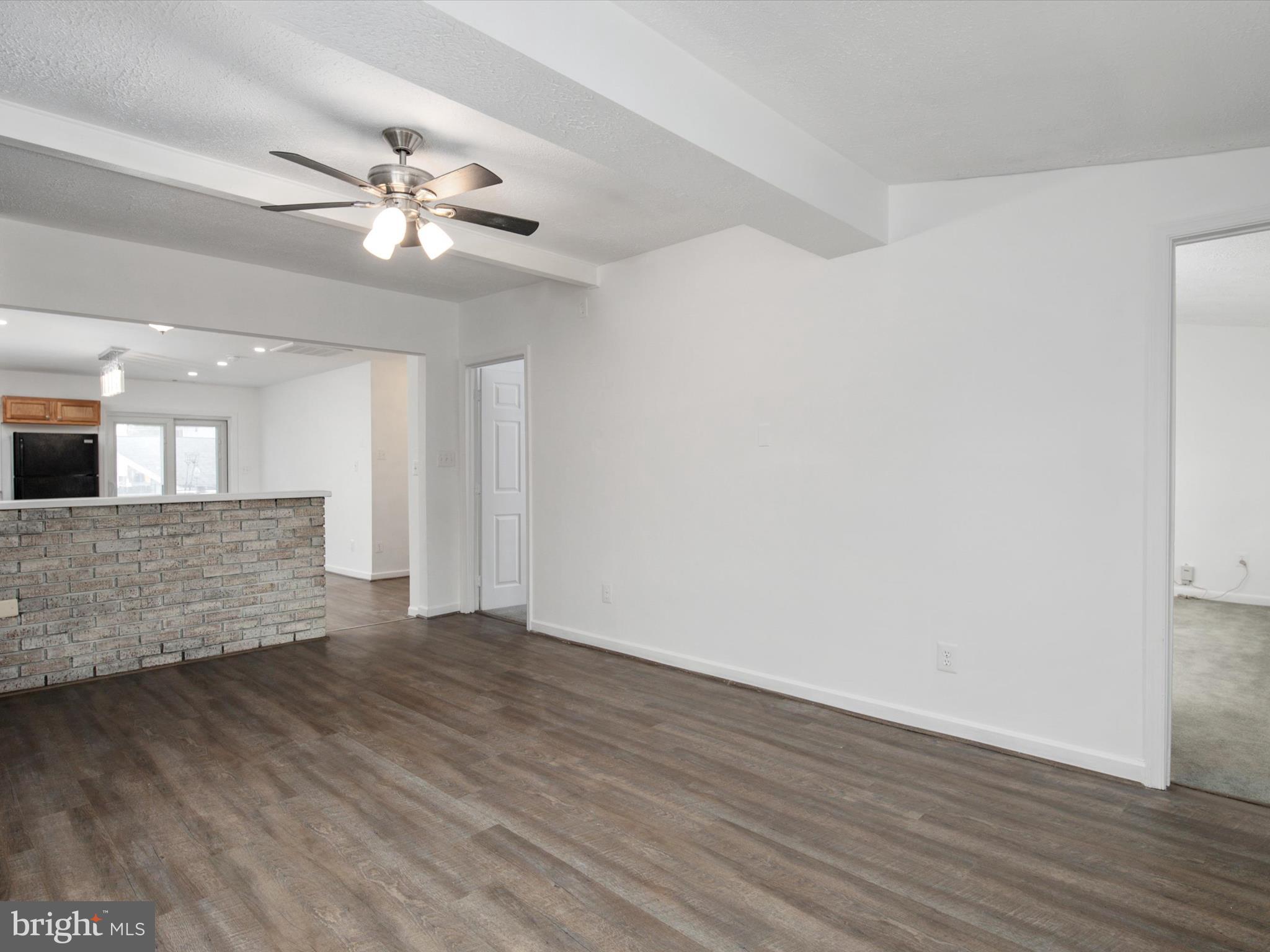 WOODLAND BEACH - Residential