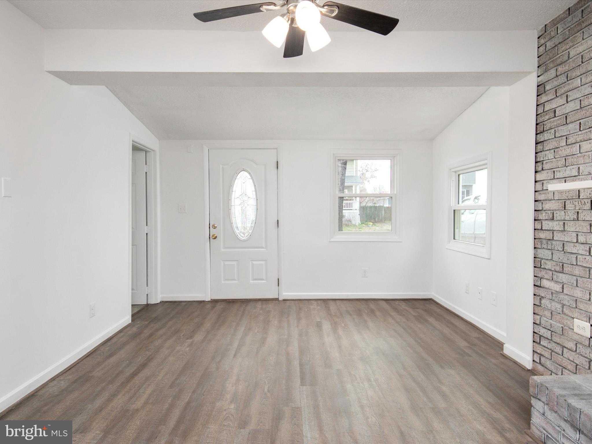 WOODLAND BEACH - Residential