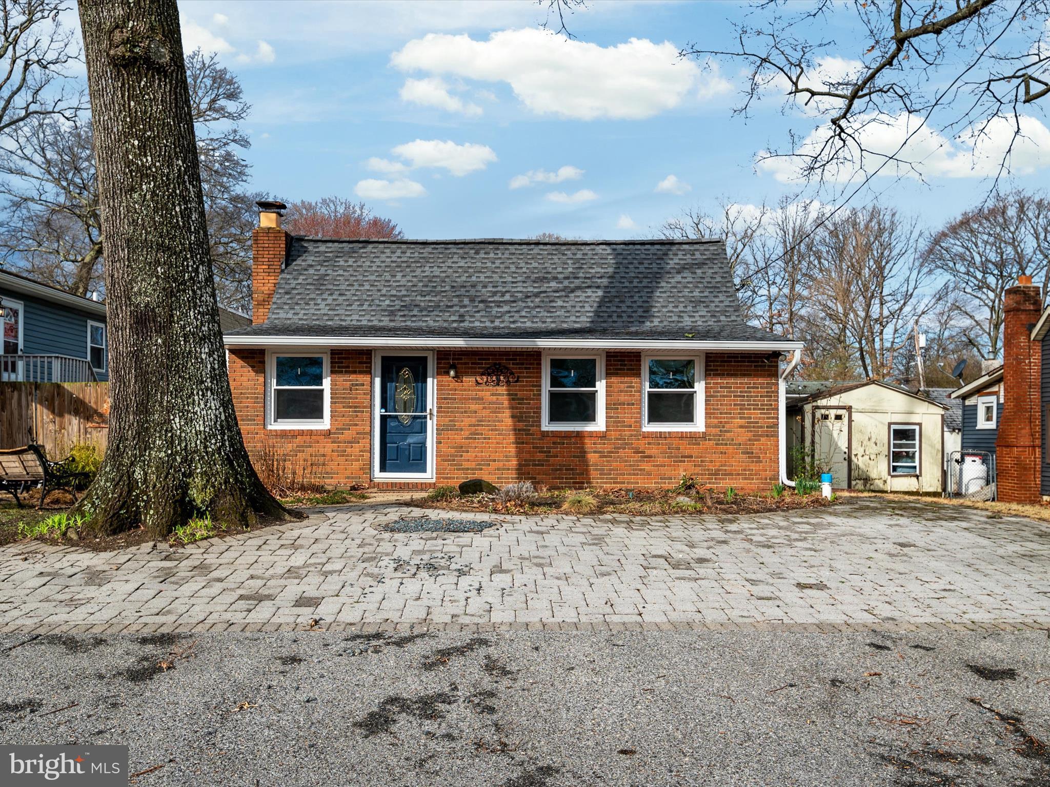 WOODLAND BEACH - Residential