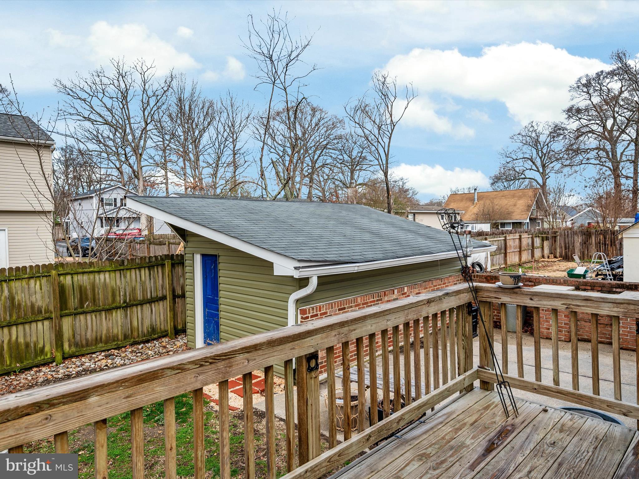 WOODLAND BEACH - Residential