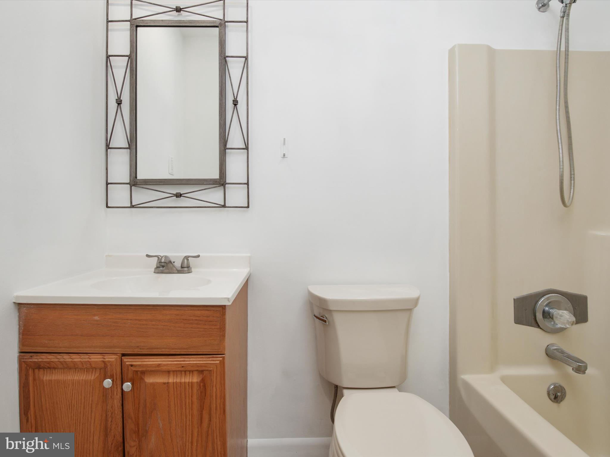 WOODLAND BEACH - Residential