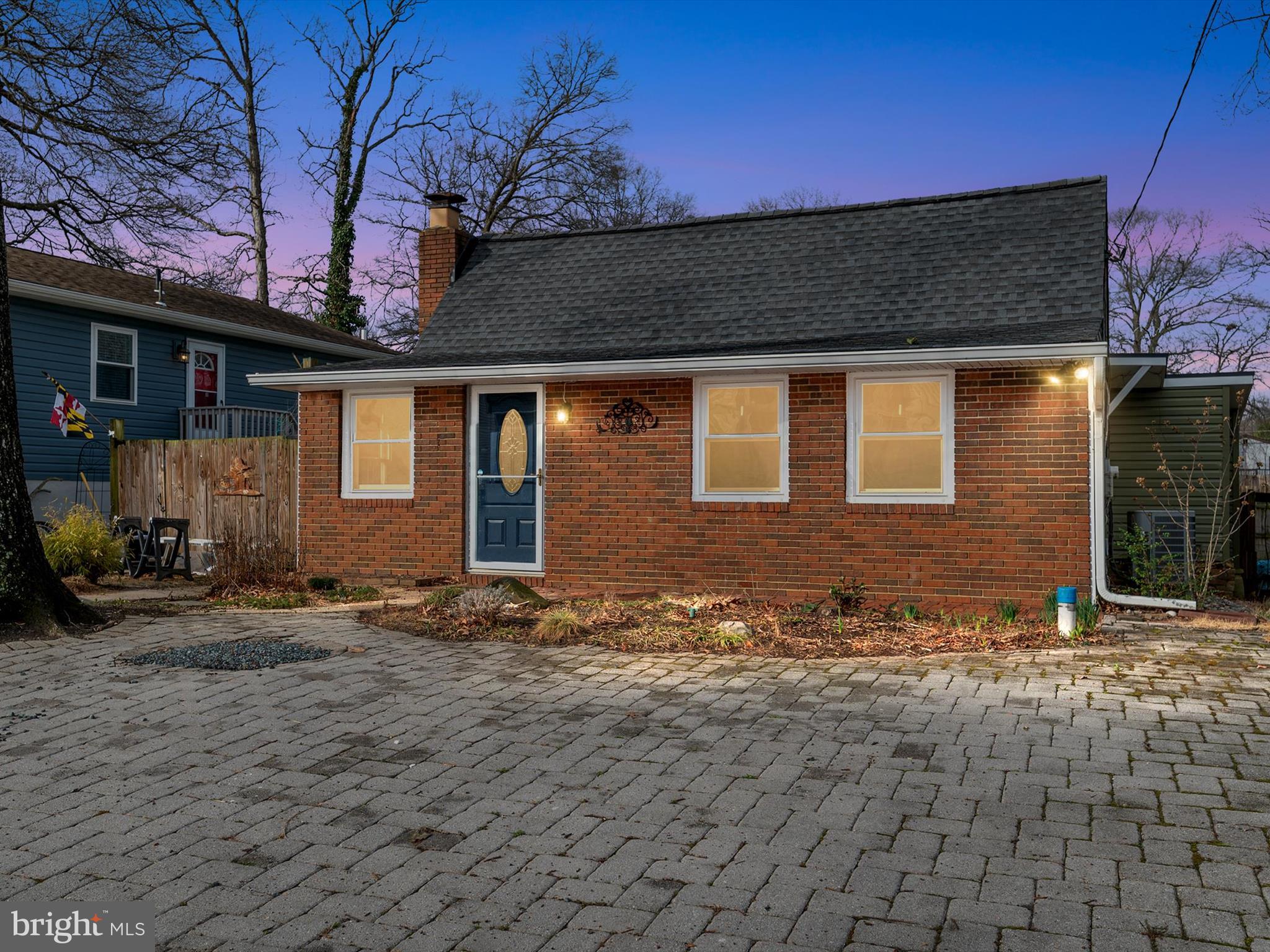 WOODLAND BEACH - Residential