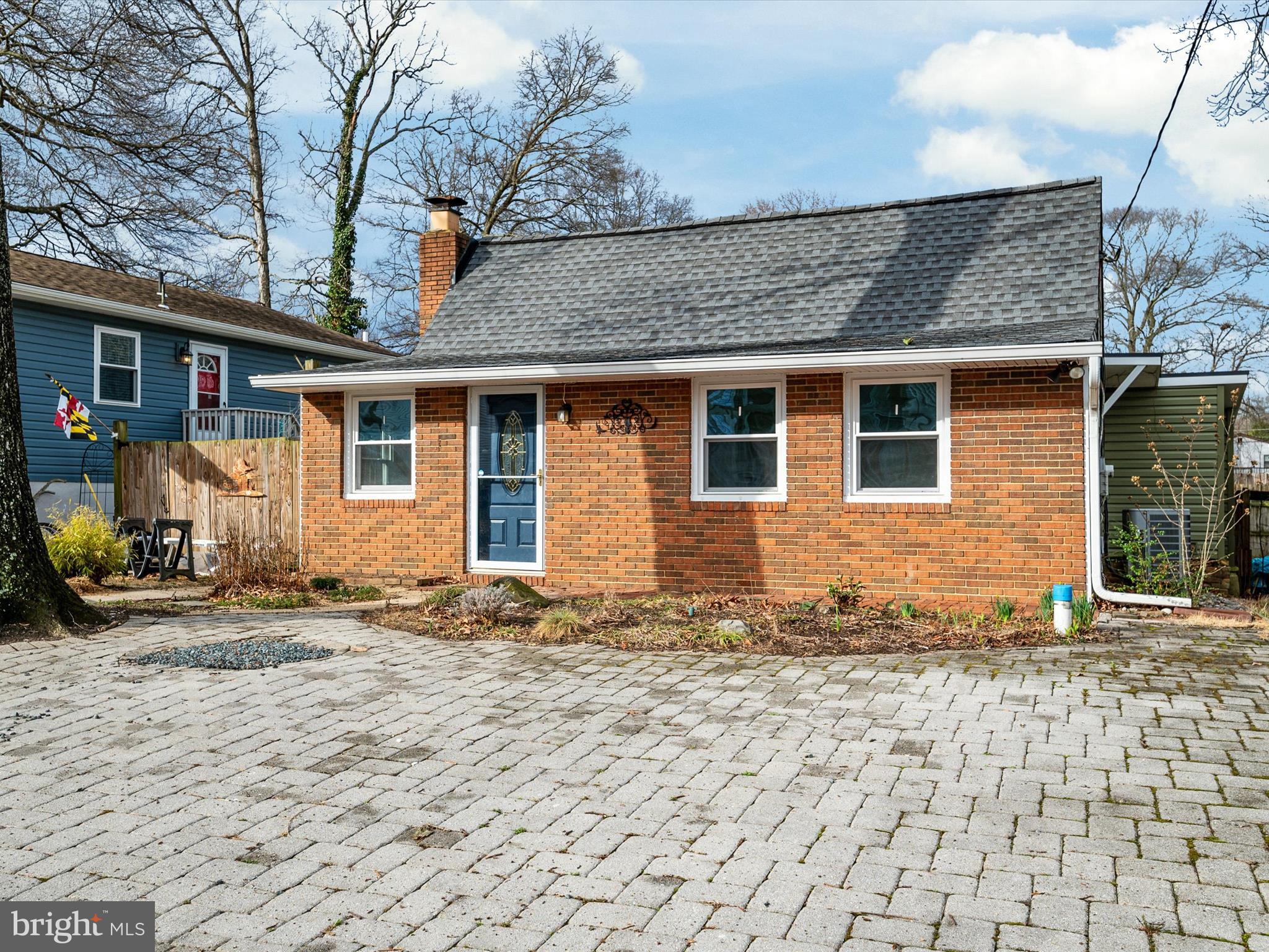 WOODLAND BEACH - Residential