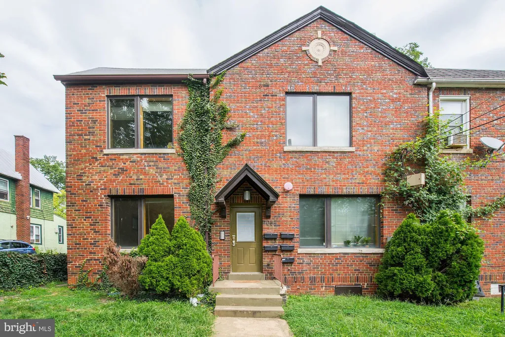 708 Irving Street NE Unit 101, Washington, DC 20017