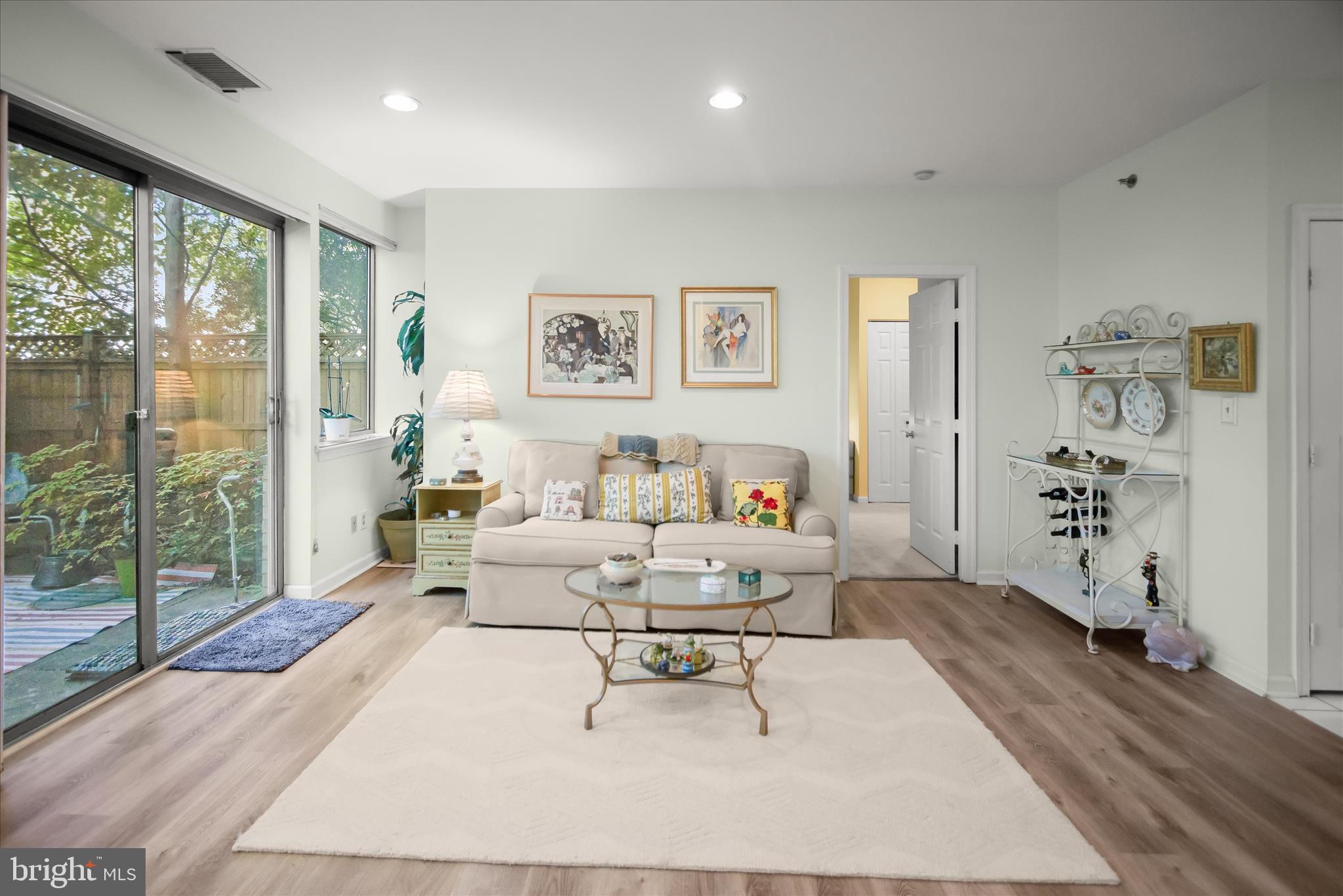 WHITLEY PARK CONDOMINIUM - Residential